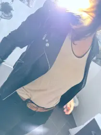 Je SUCE mon patron et il me tripote les SEINS