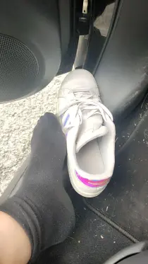 Album pieds avec et sans chaussettes