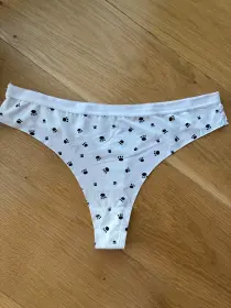 Procures toi le string de Rebeca