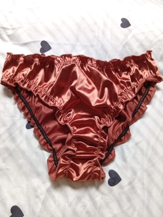 photo de la gourmandise culotte en satin