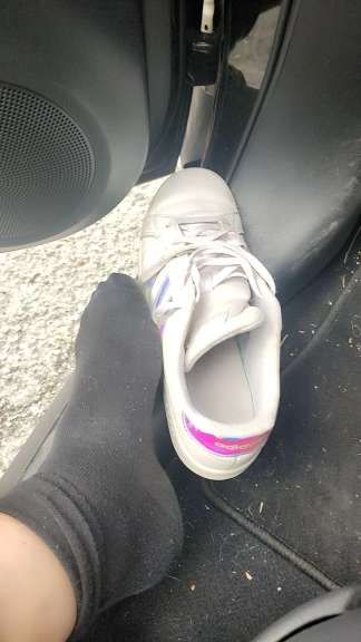 photo de la gourmandise Album pieds avec et sans chaussettes