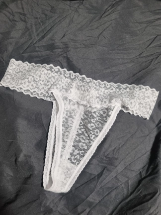 photo de la gourmandise String en dentelle portée 2j