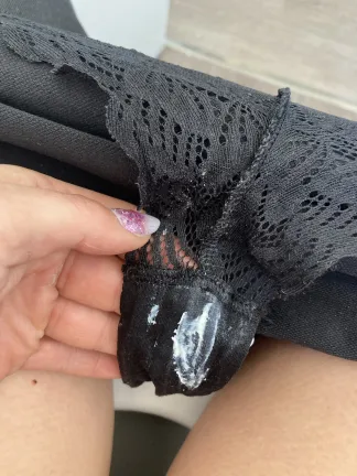 Je vous envoie la petite culotte crémeuse après ma séance de sport