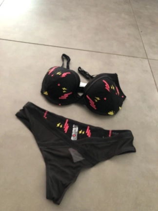 photo de la gourmandise Ensemble soutien gorge culotte portée