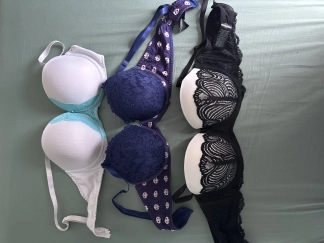 photo de la gourmandise Culotte portée et soutien gorge