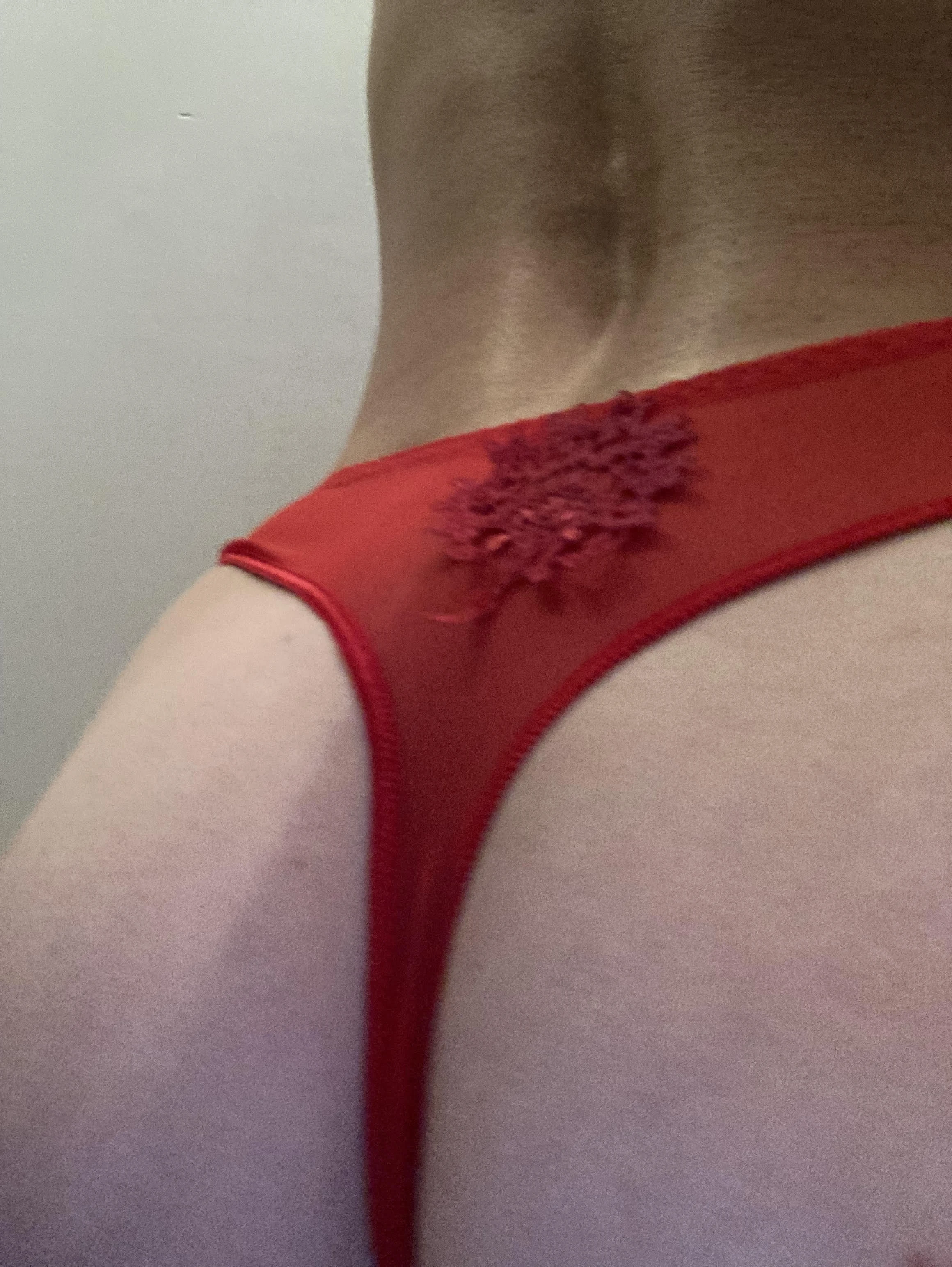 Photo de Déjà, achète moi de la lingerie fine