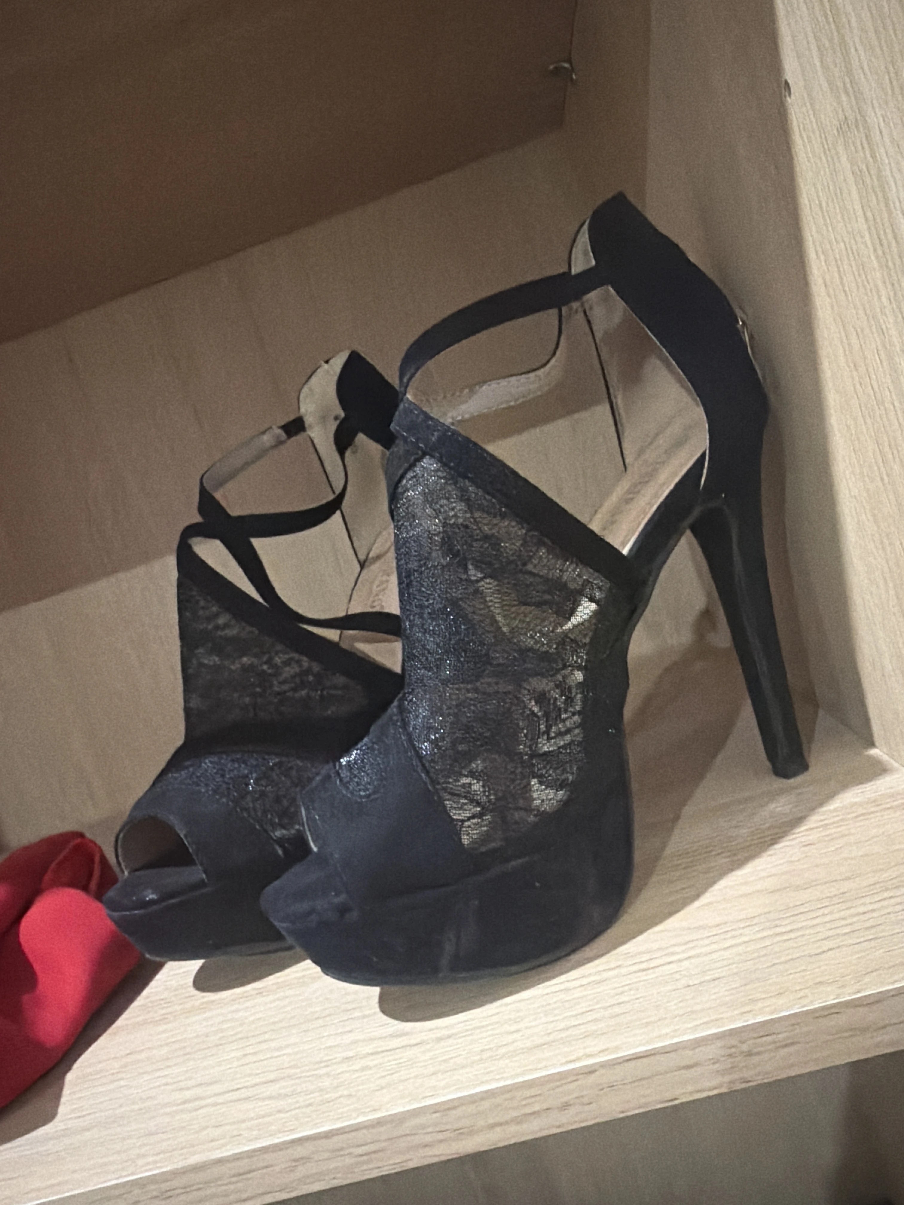 Photo de Chaussure de pute portée en soirée au cap