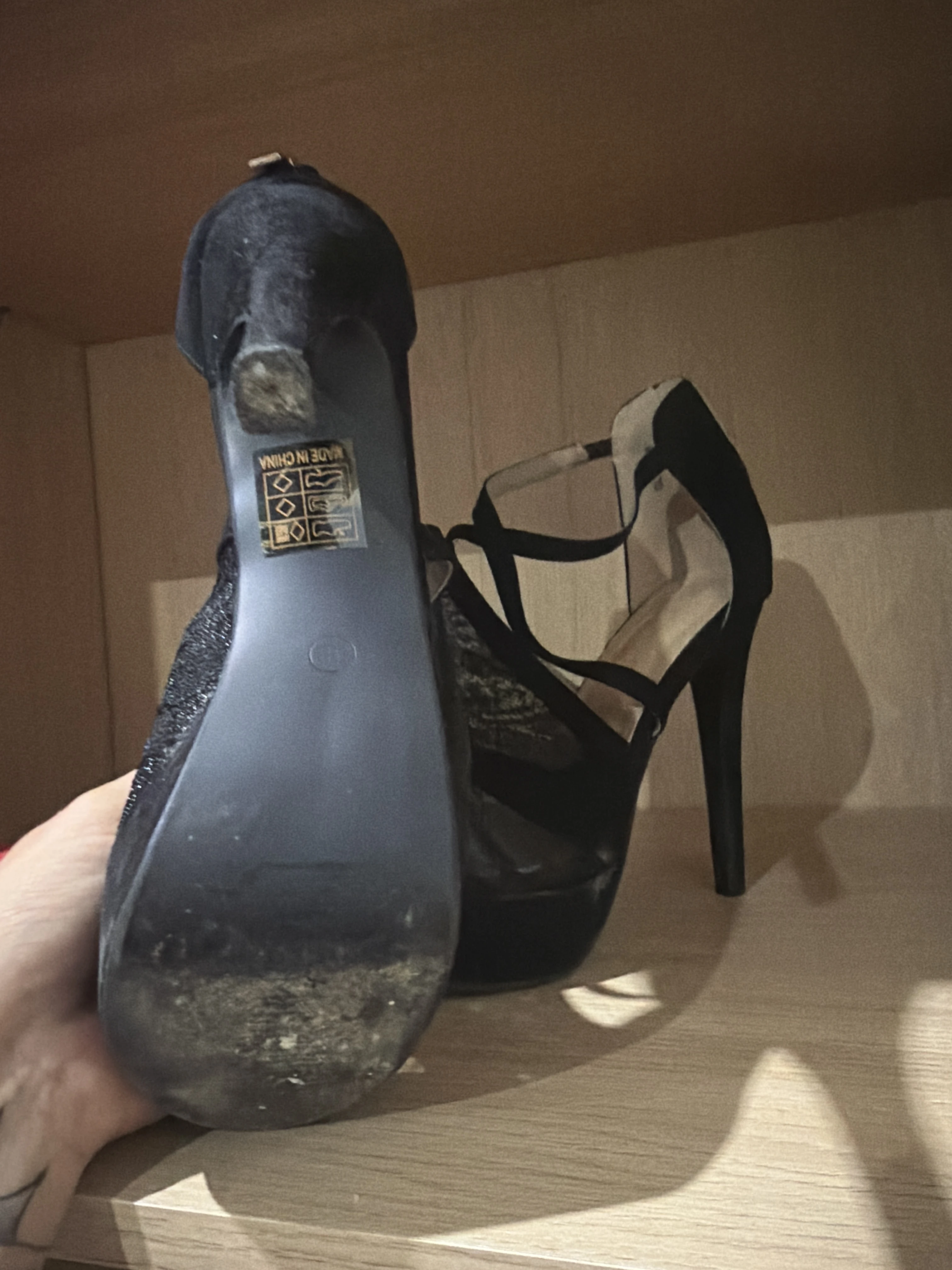 Photo de Chaussure de pute portée en soirée au cap