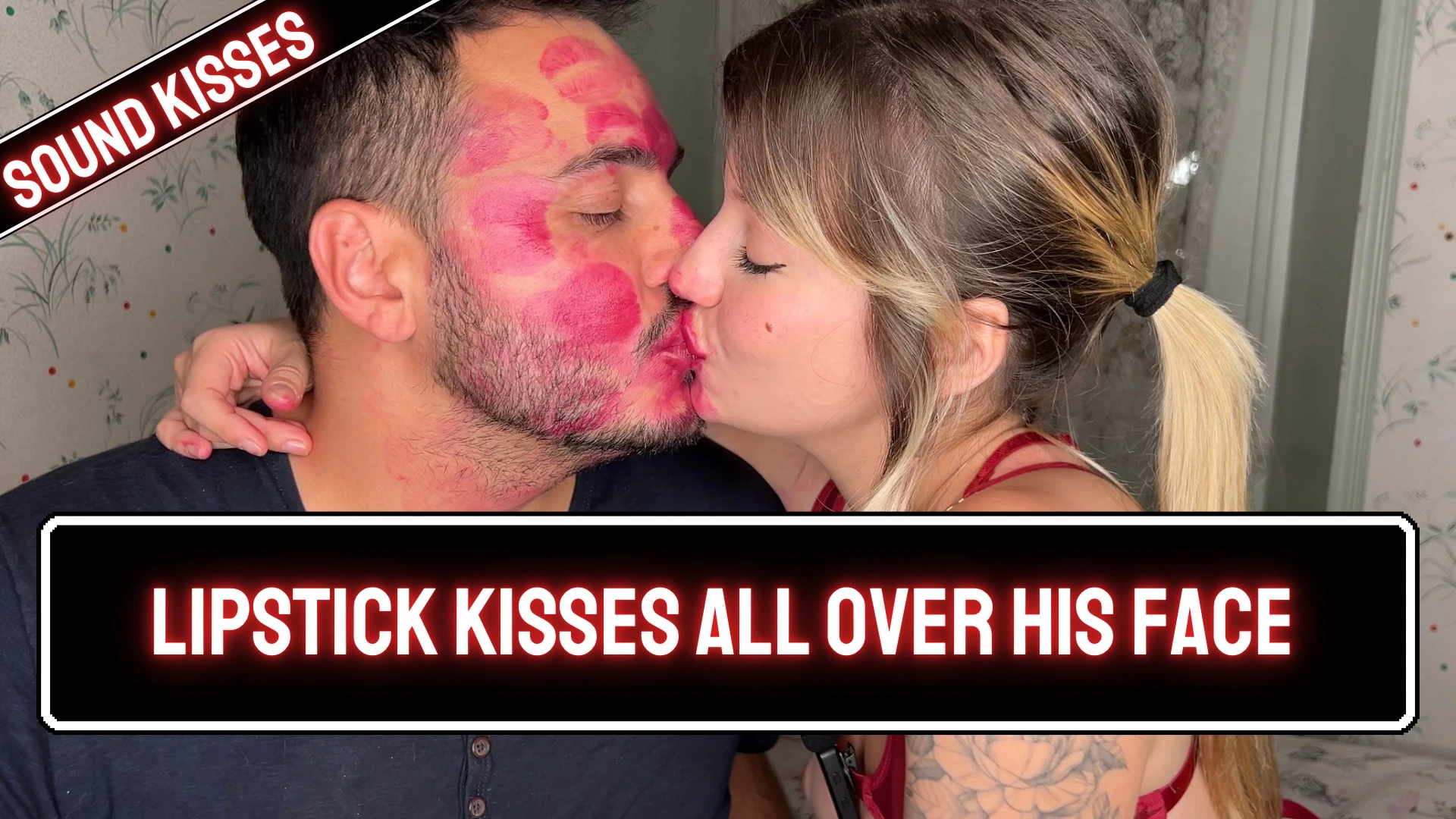Photo de NON STOP LIPSTICK KISSES ALL OVER HIS FACE