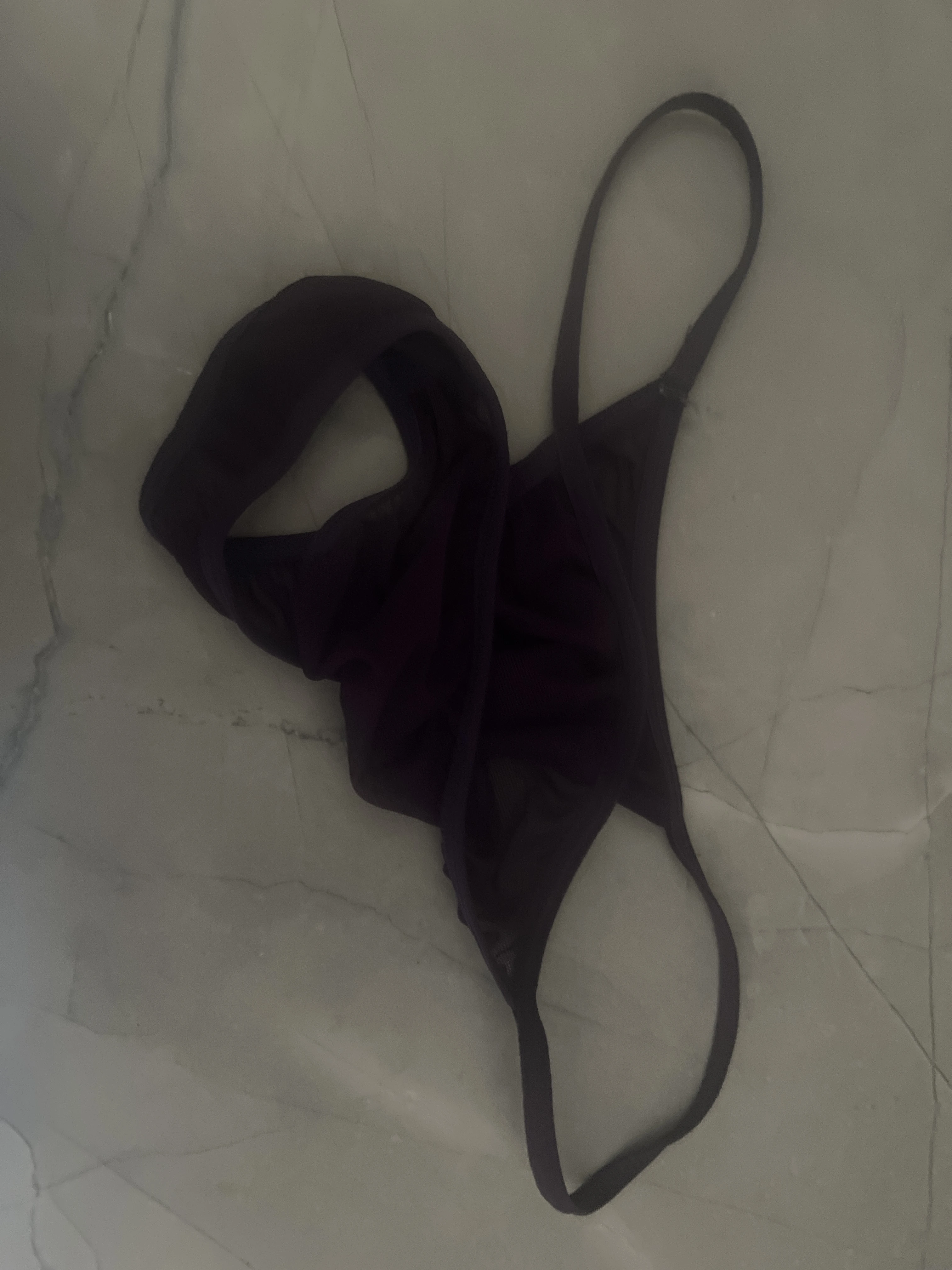 Photo de Petite culotte souillée