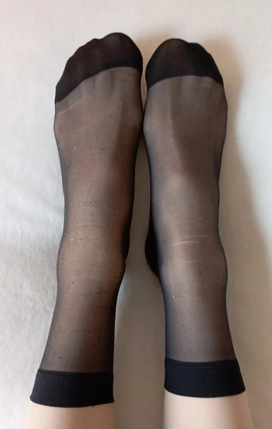Photo de Chaussettes en nylon portées pour adorateur 👣🖤