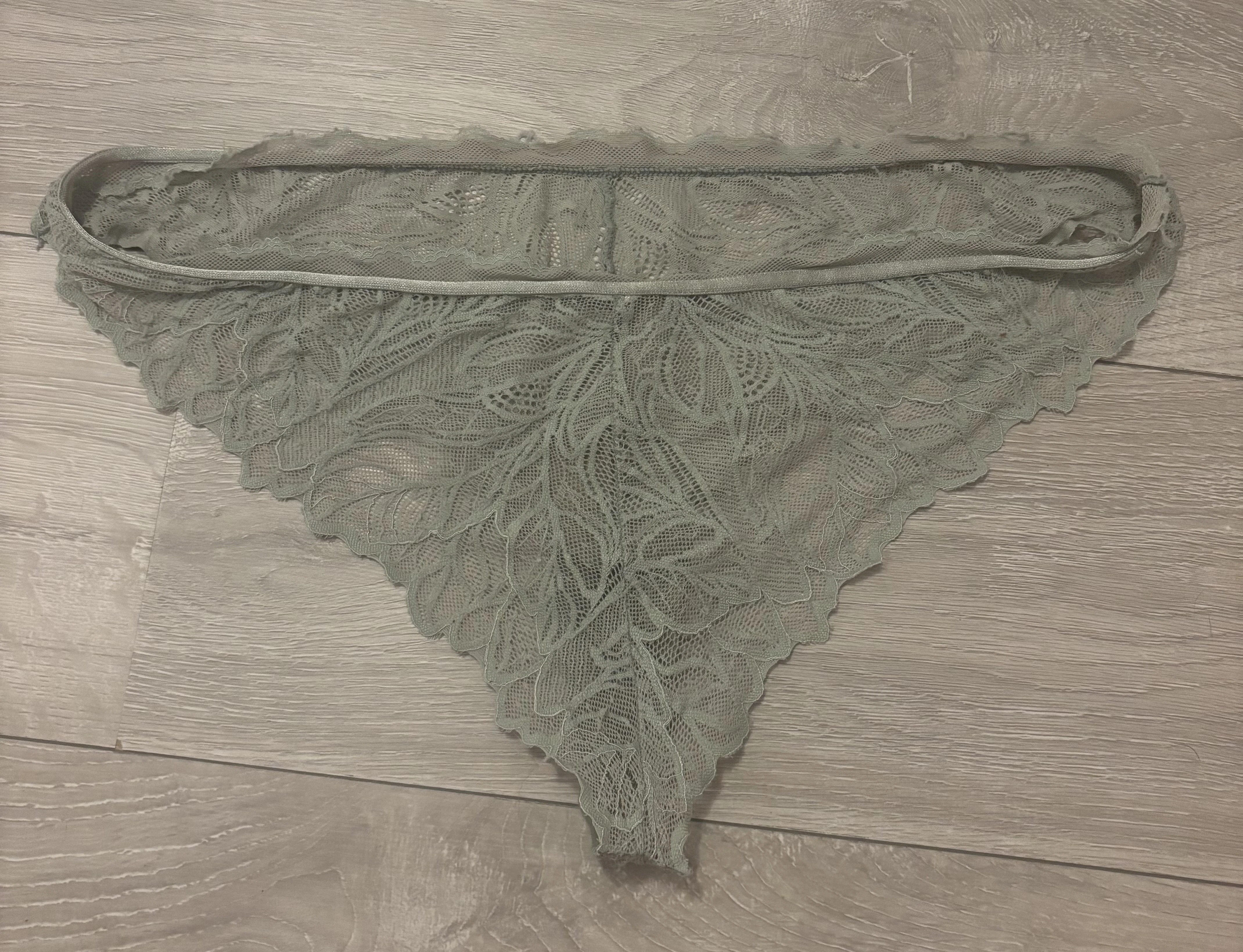 Photo de Tanga en dentelle verte porté 2 jours 💚🔥