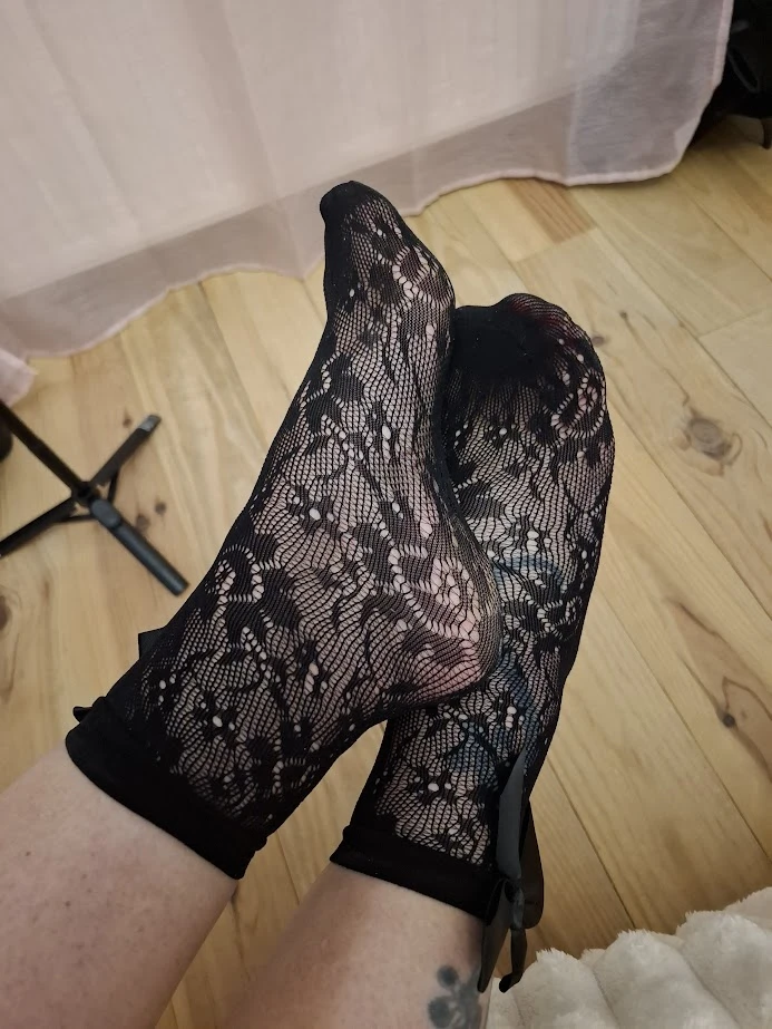 Photo de petites chaussettes en dentelle ...