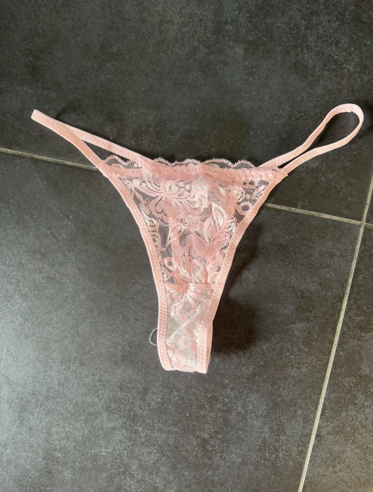 Photo de String rose dentelles