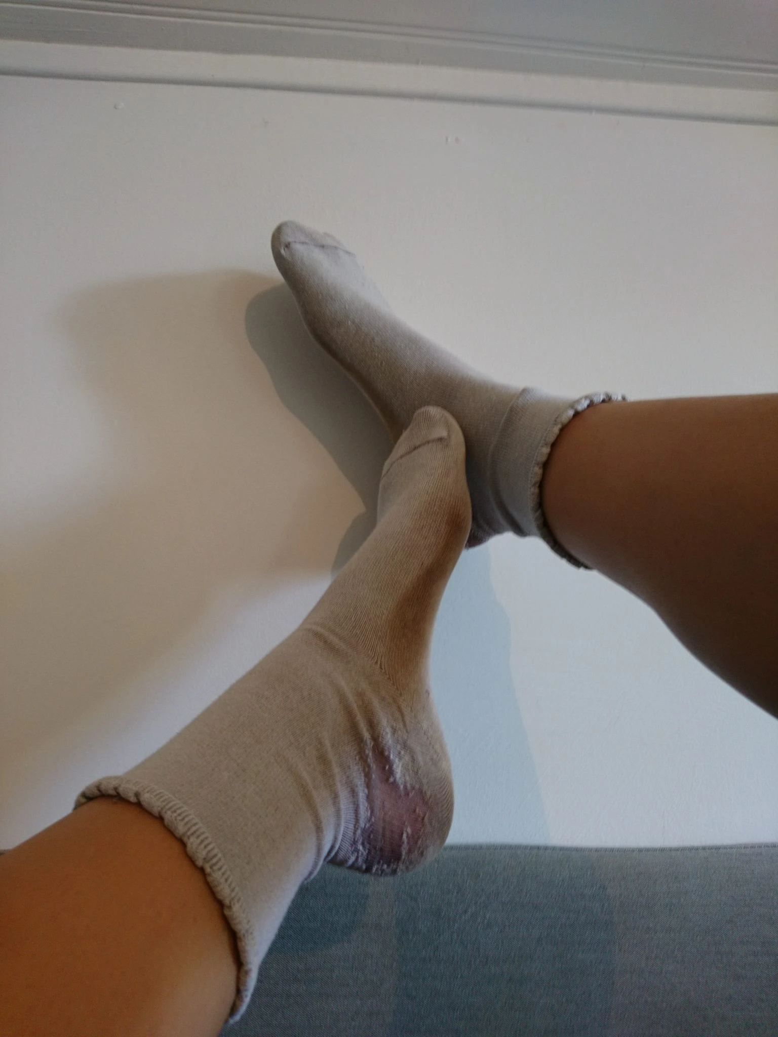 Photo de Chaussettes blanches cassées