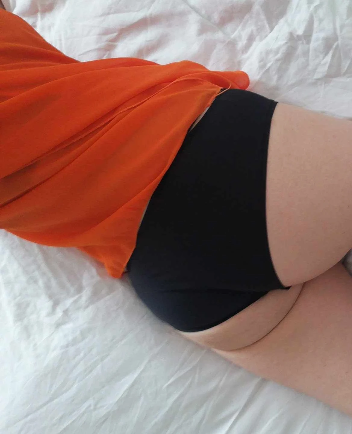 Photo de tu me prends ou pas ? 3 photos de mon petit fessier. Dis-moi ce que en penses.