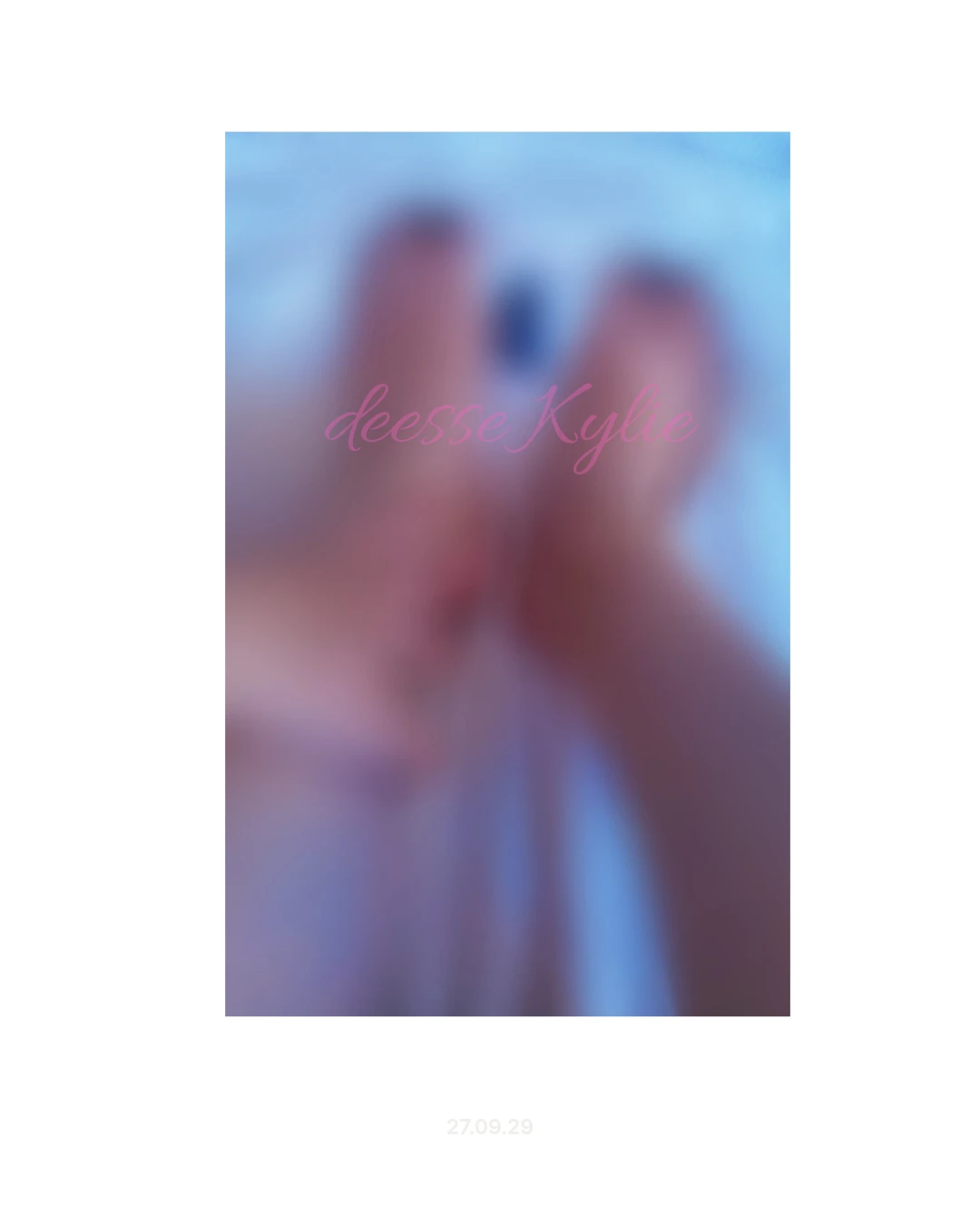 Photo de Pedicure vernis noir sur mes divins pieds