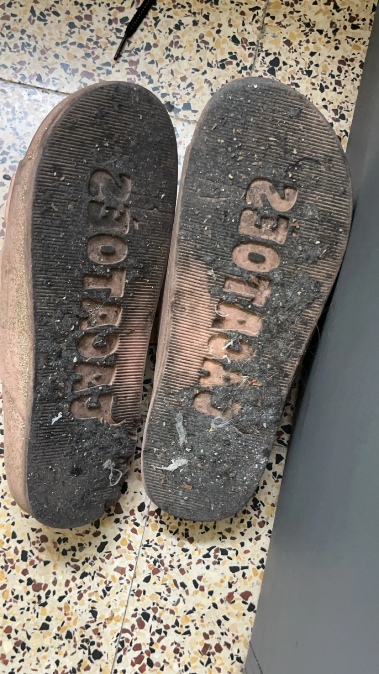 Photo de Claquettes usées pour fétichiste