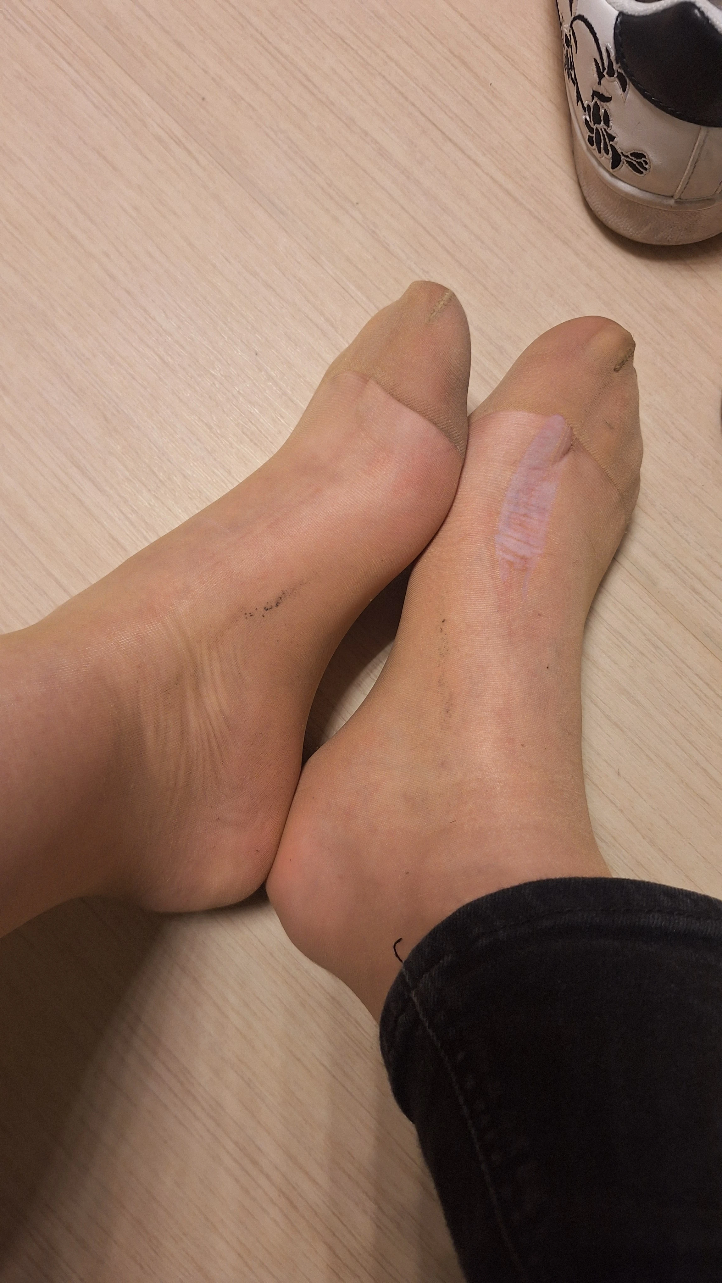 Photo de Chaussettes en nylon portées, pour amateurs de sensations authentiques