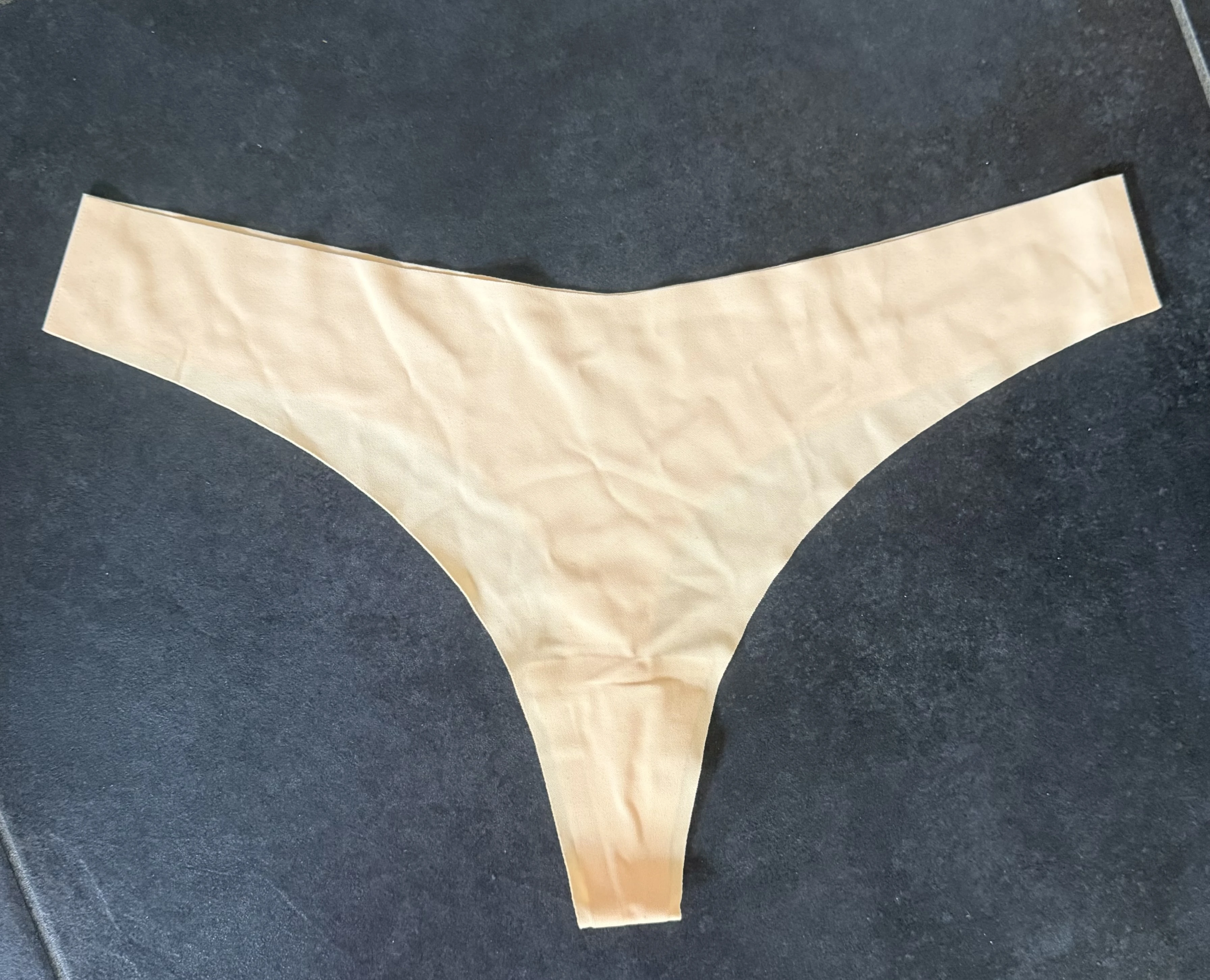 Photo de String lycra beige