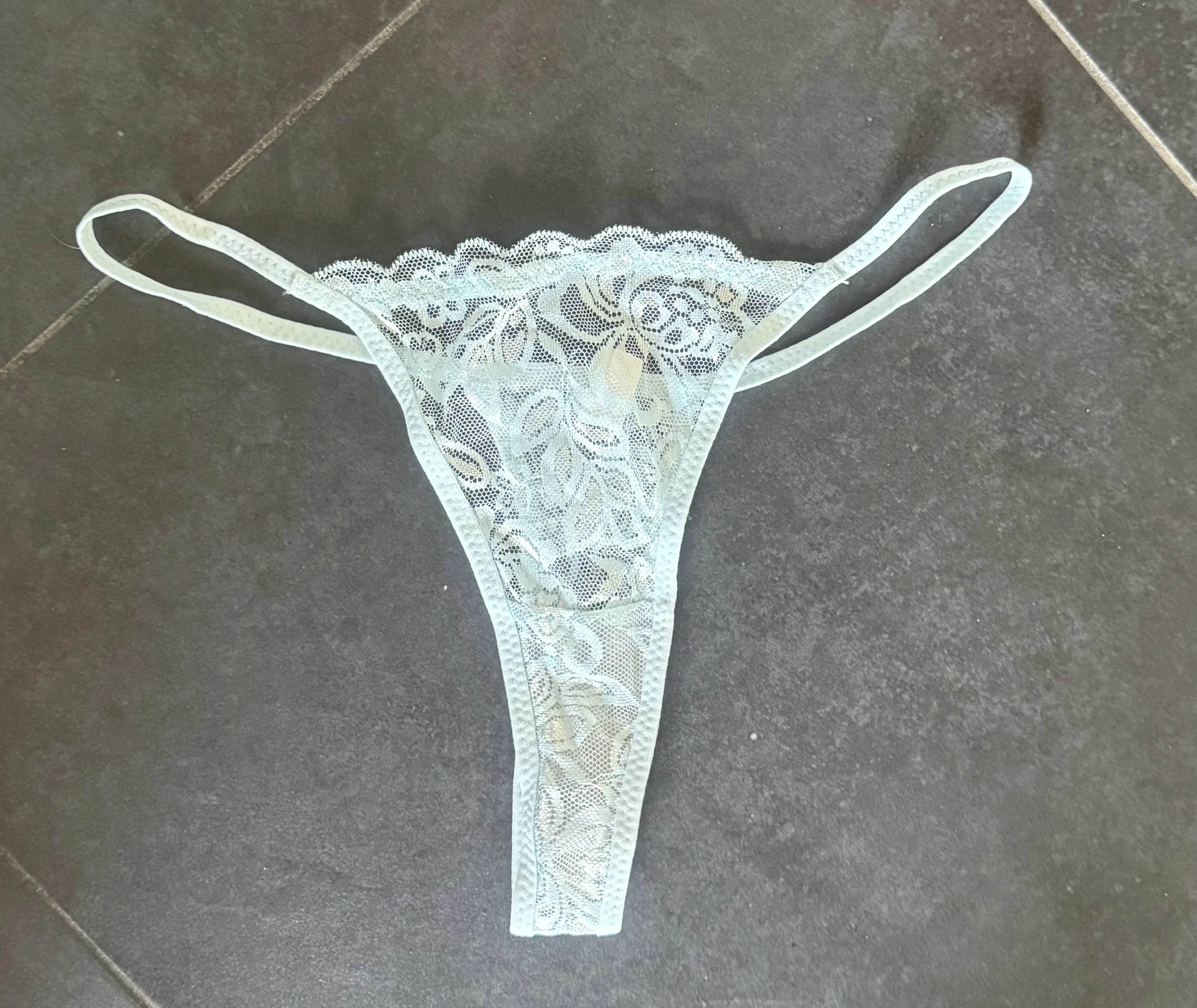 Photo de Mini string dentelles transparent