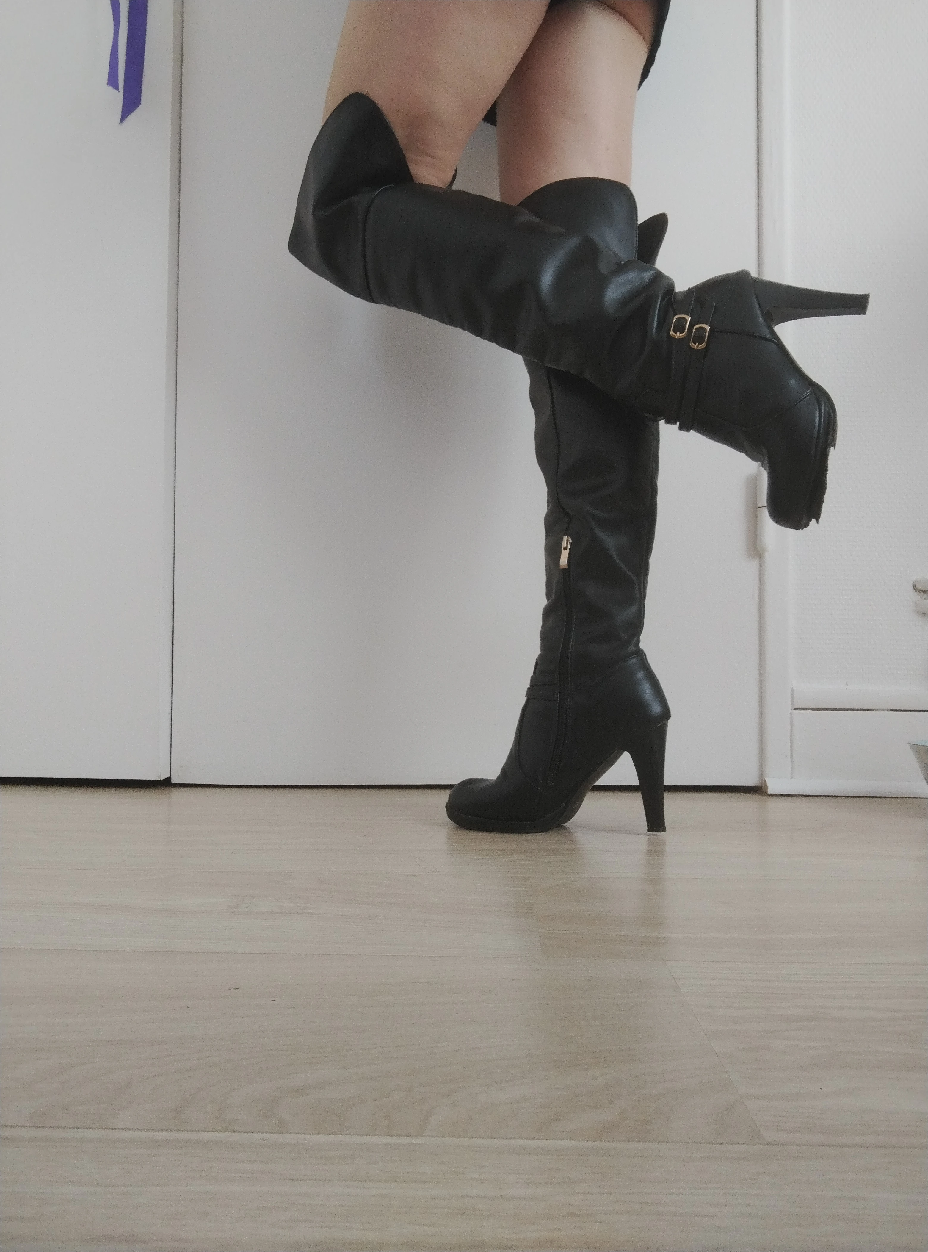 Photo de VENDU – Bottes à talon de maîtresse qui...