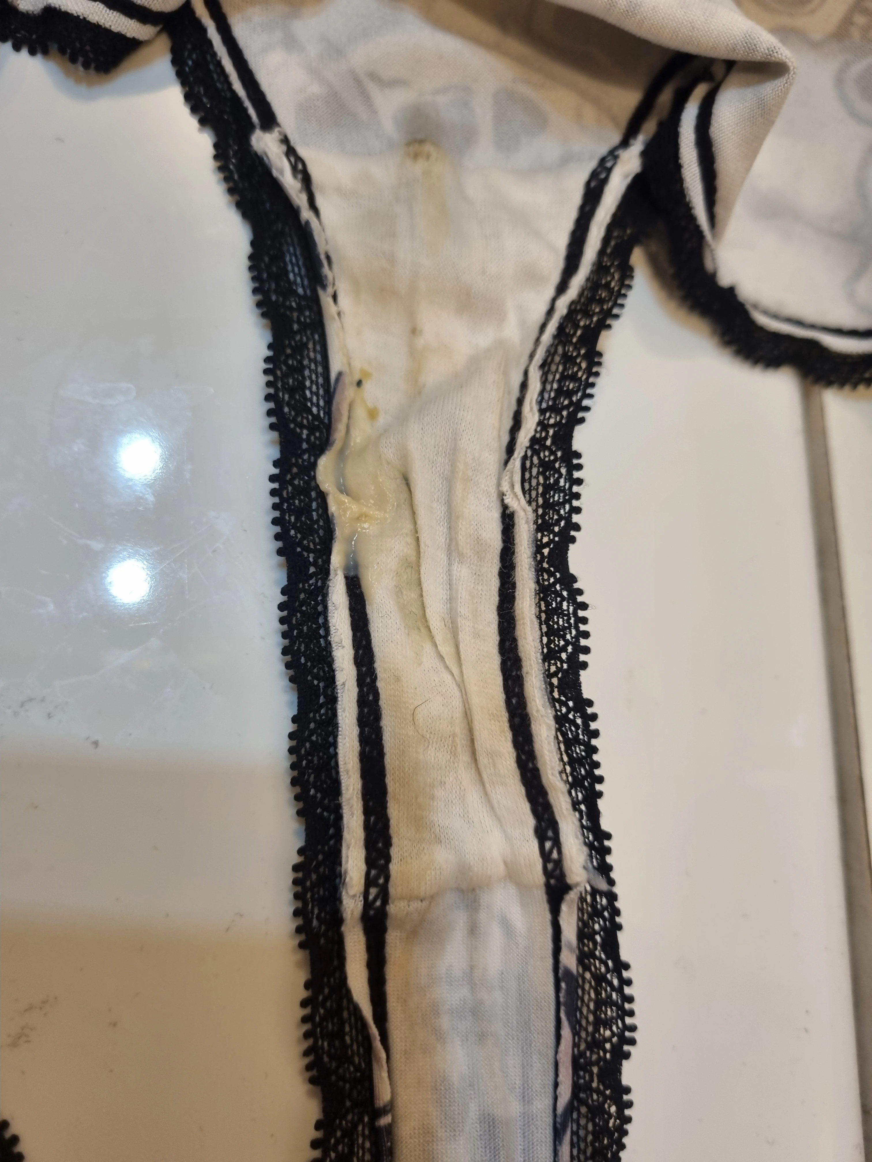 Photo de (Vendu)String cremeux