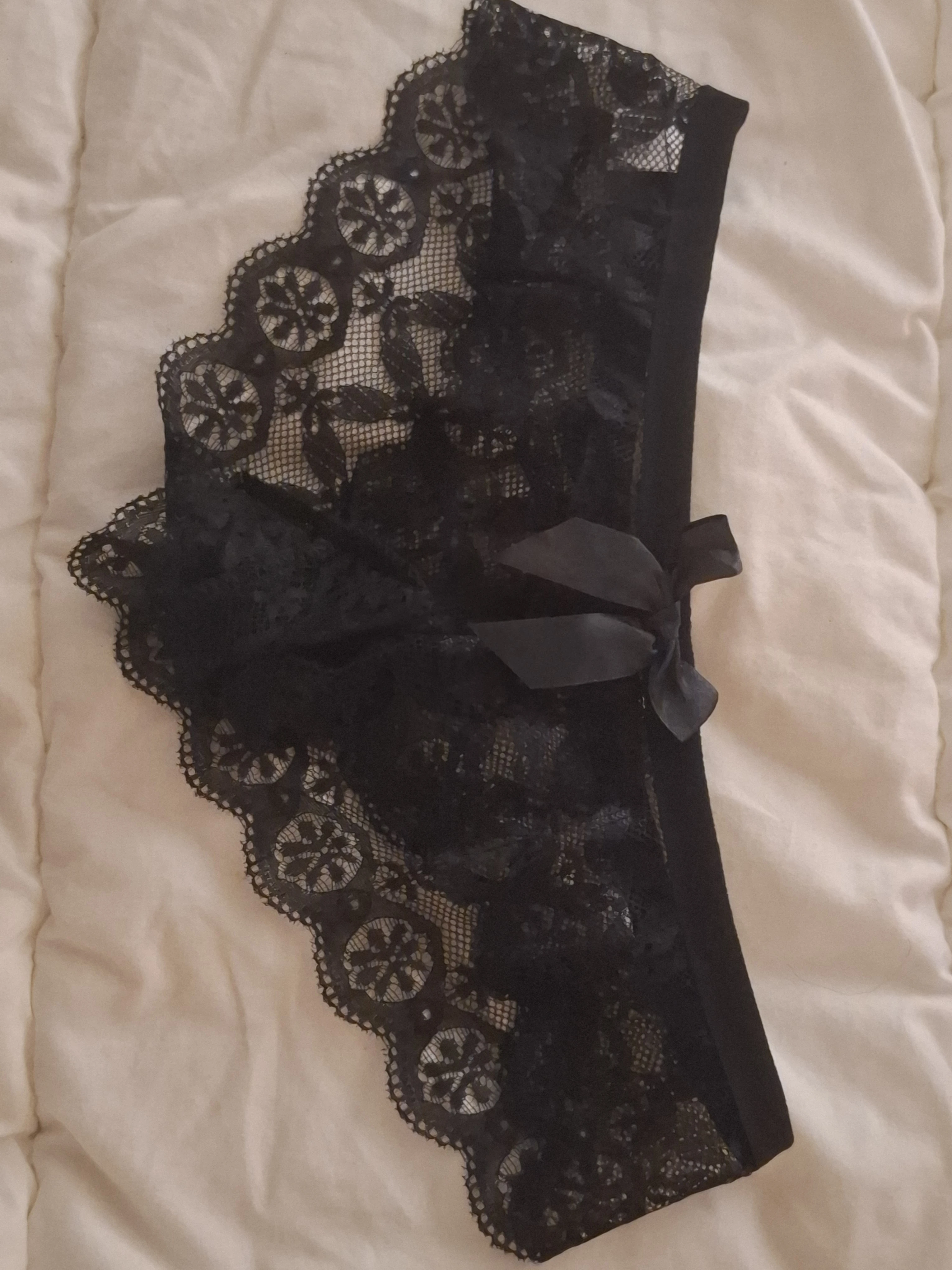 Photo de Petit tanga à nœud 🎀 noir
