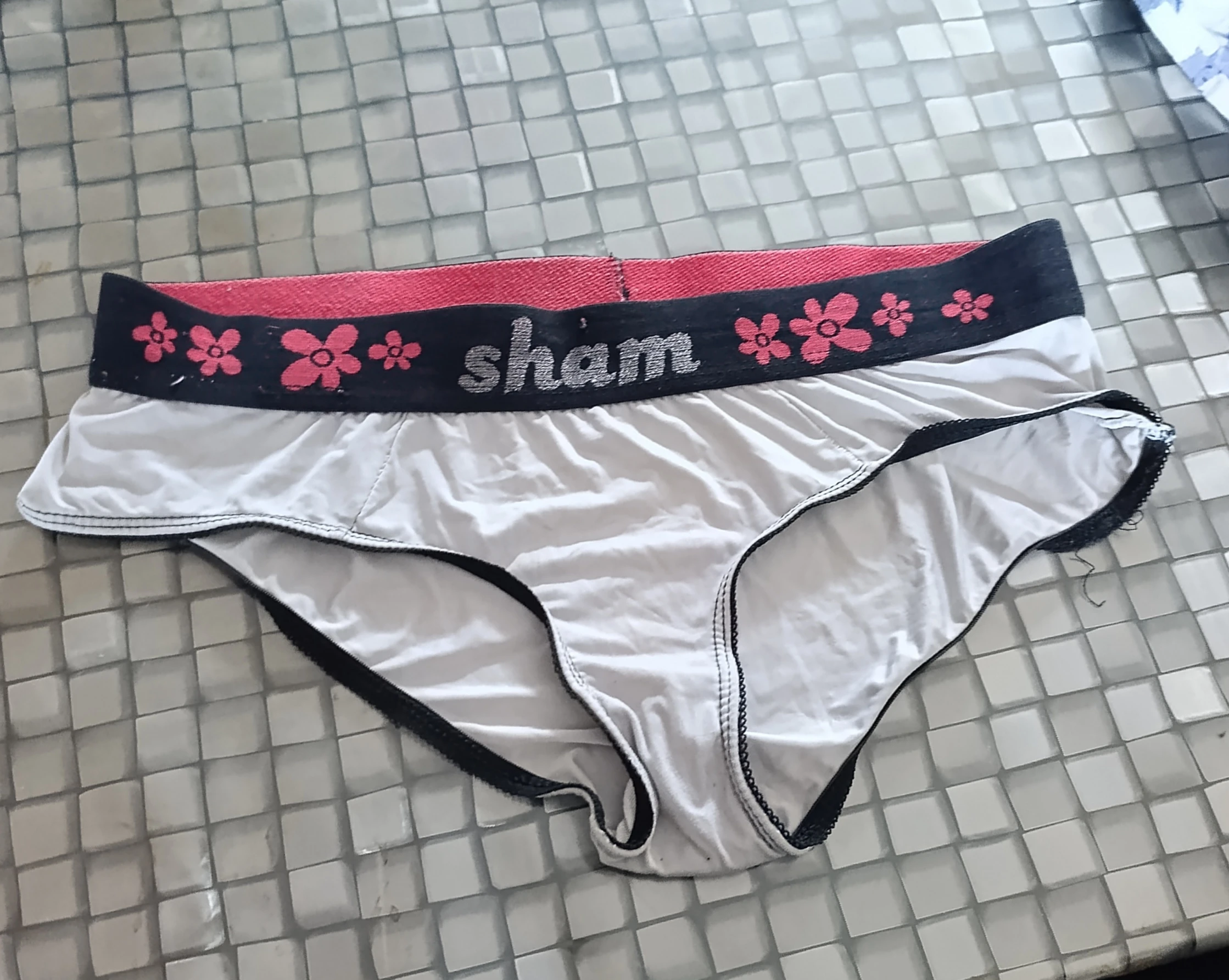 Photo de Boxer en soie gris