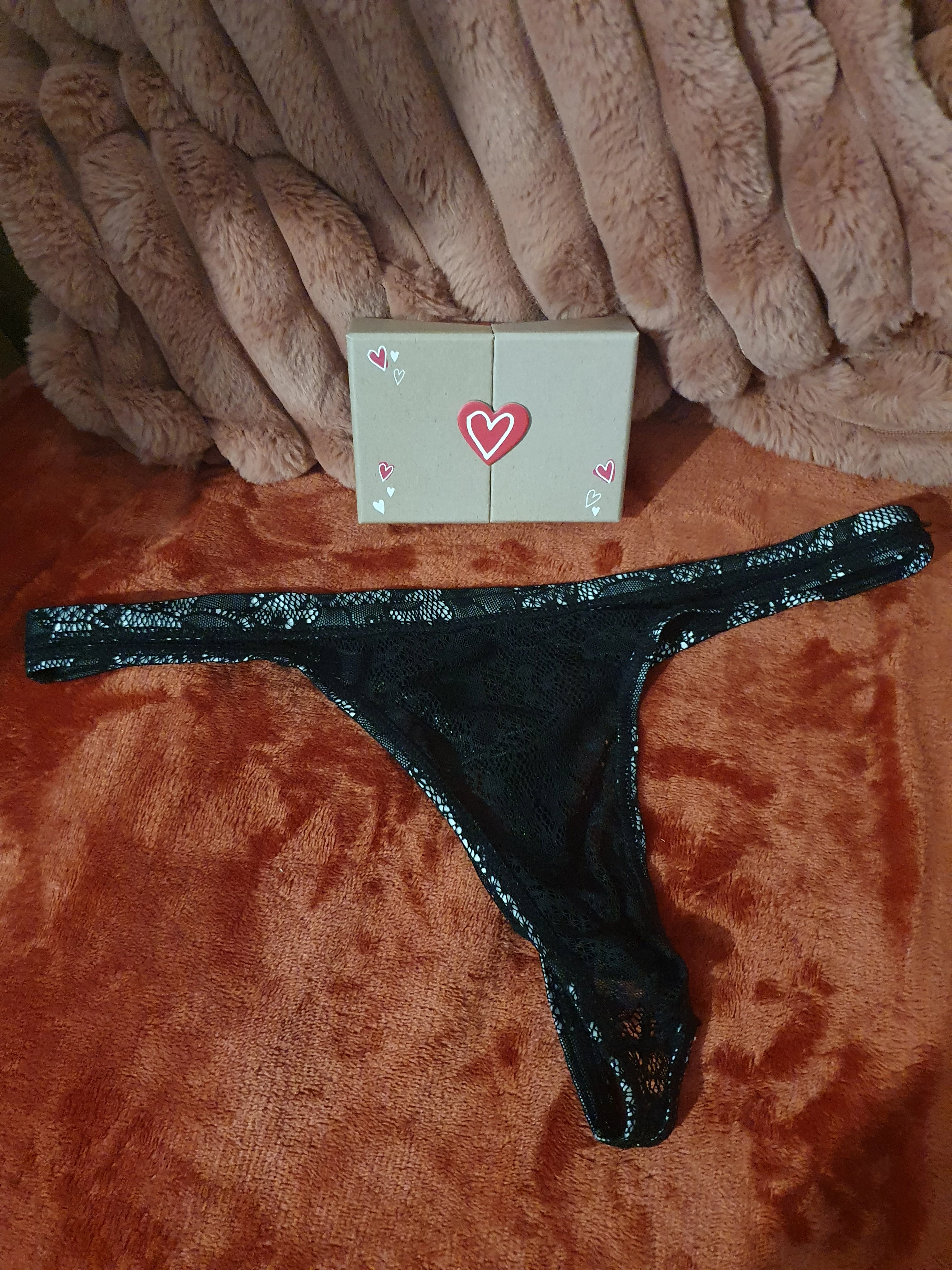 Photo de Fais moi jouir dans ma culotte NOIRE