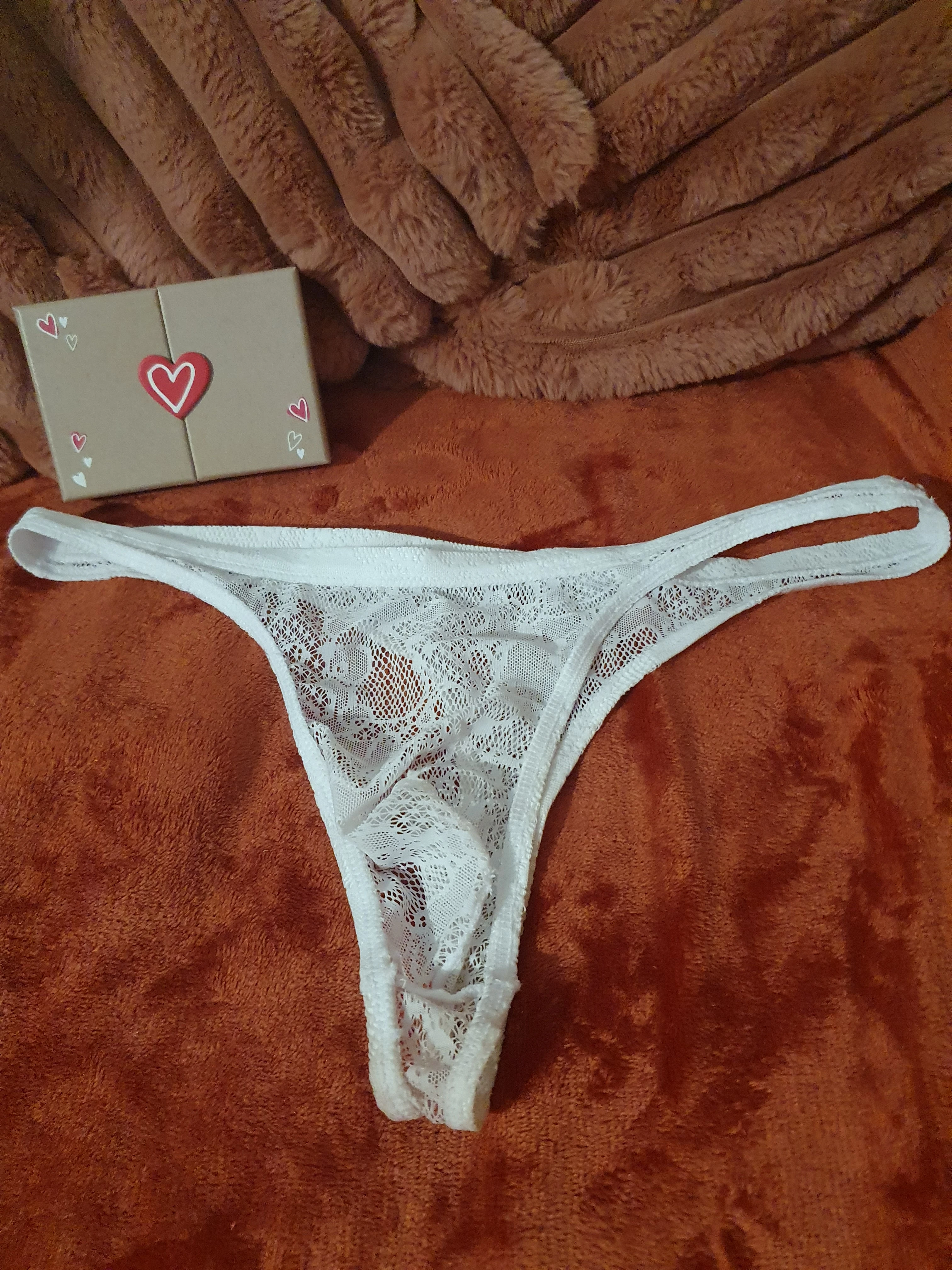 Photo de Fais moi jouir dans ma culotte BLANCHE
