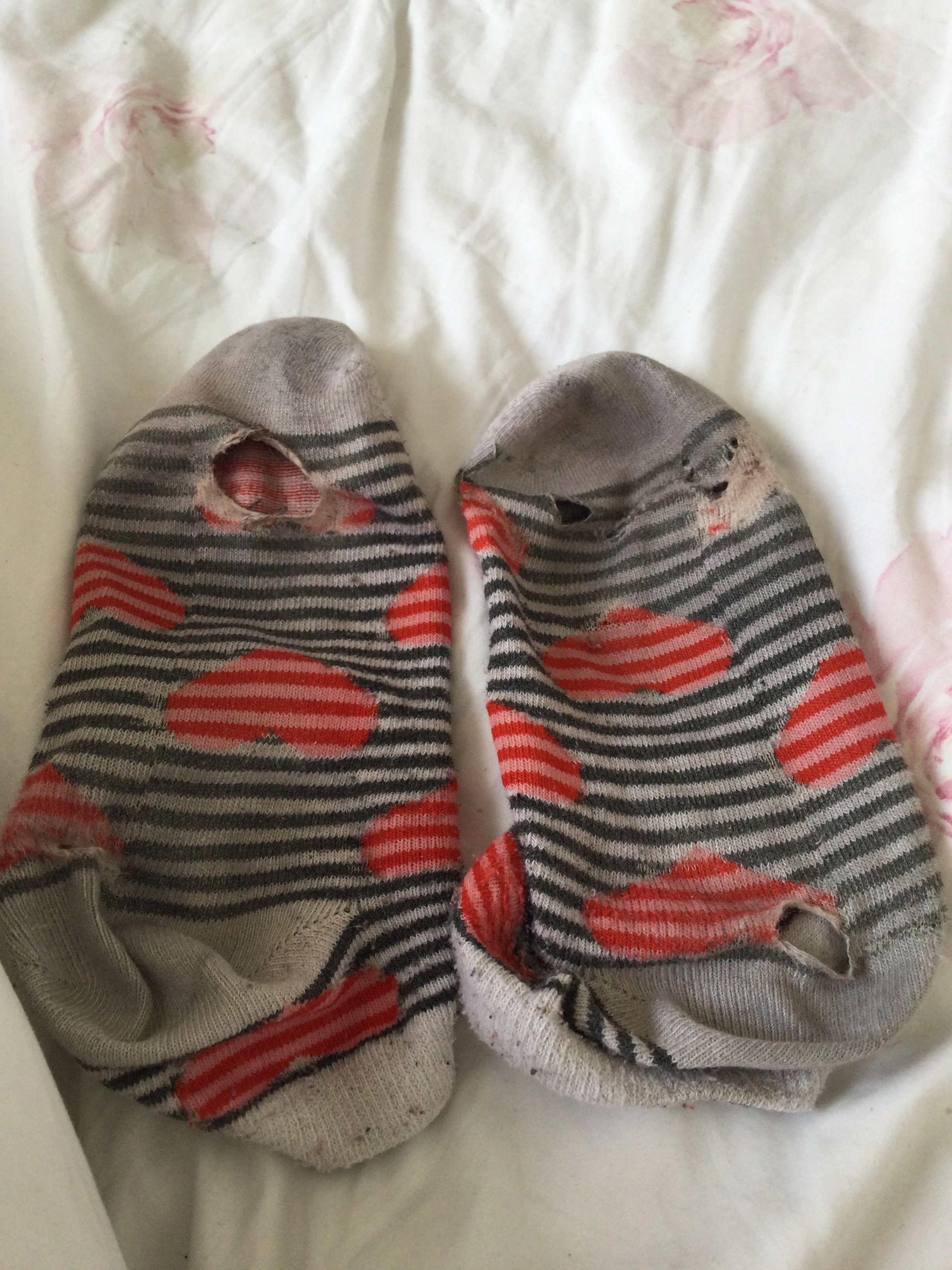 Photo de Chaussettes déchirées