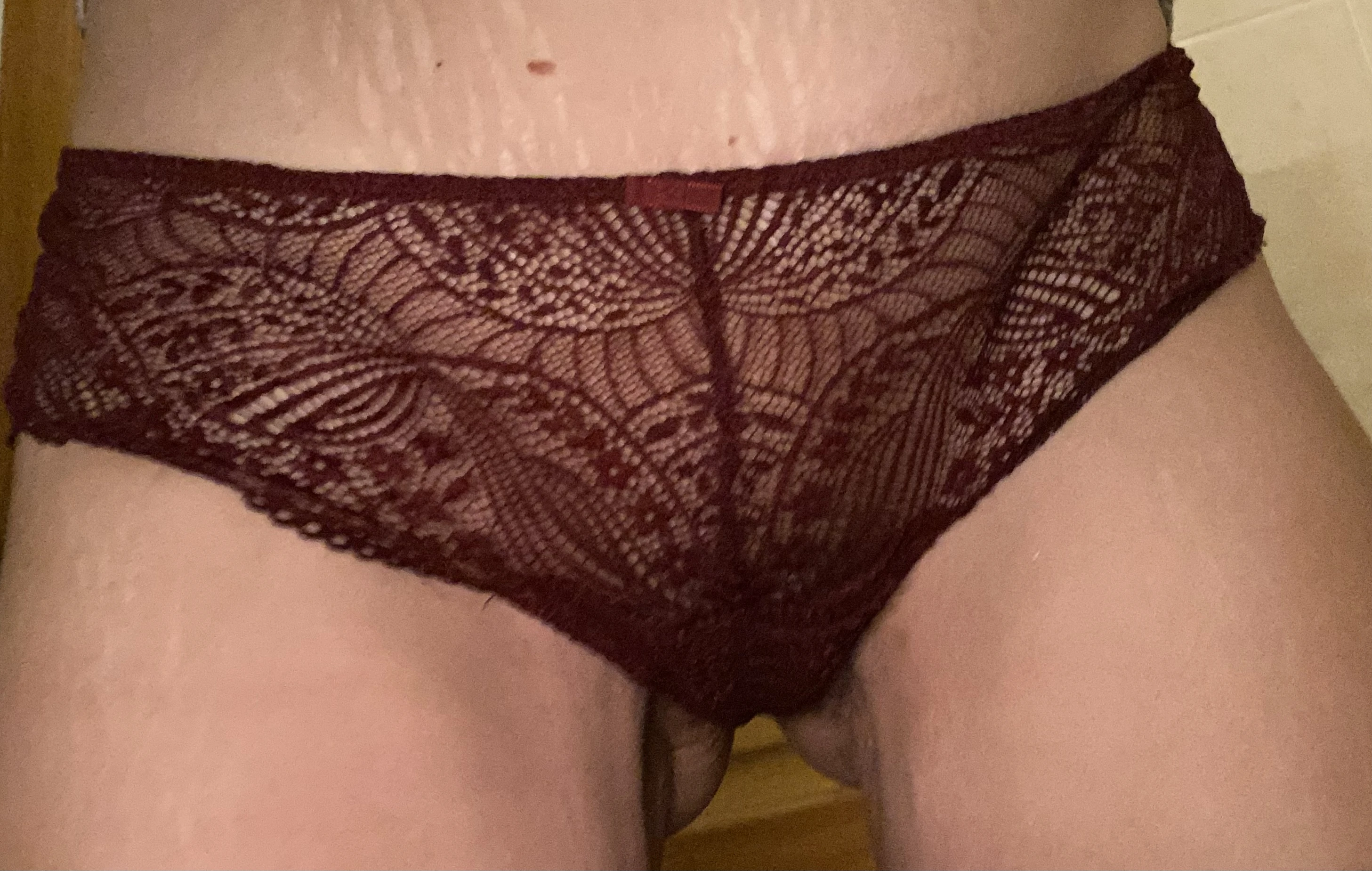 Photo de Mon tanga en dentelle porté avec 💦 ou...