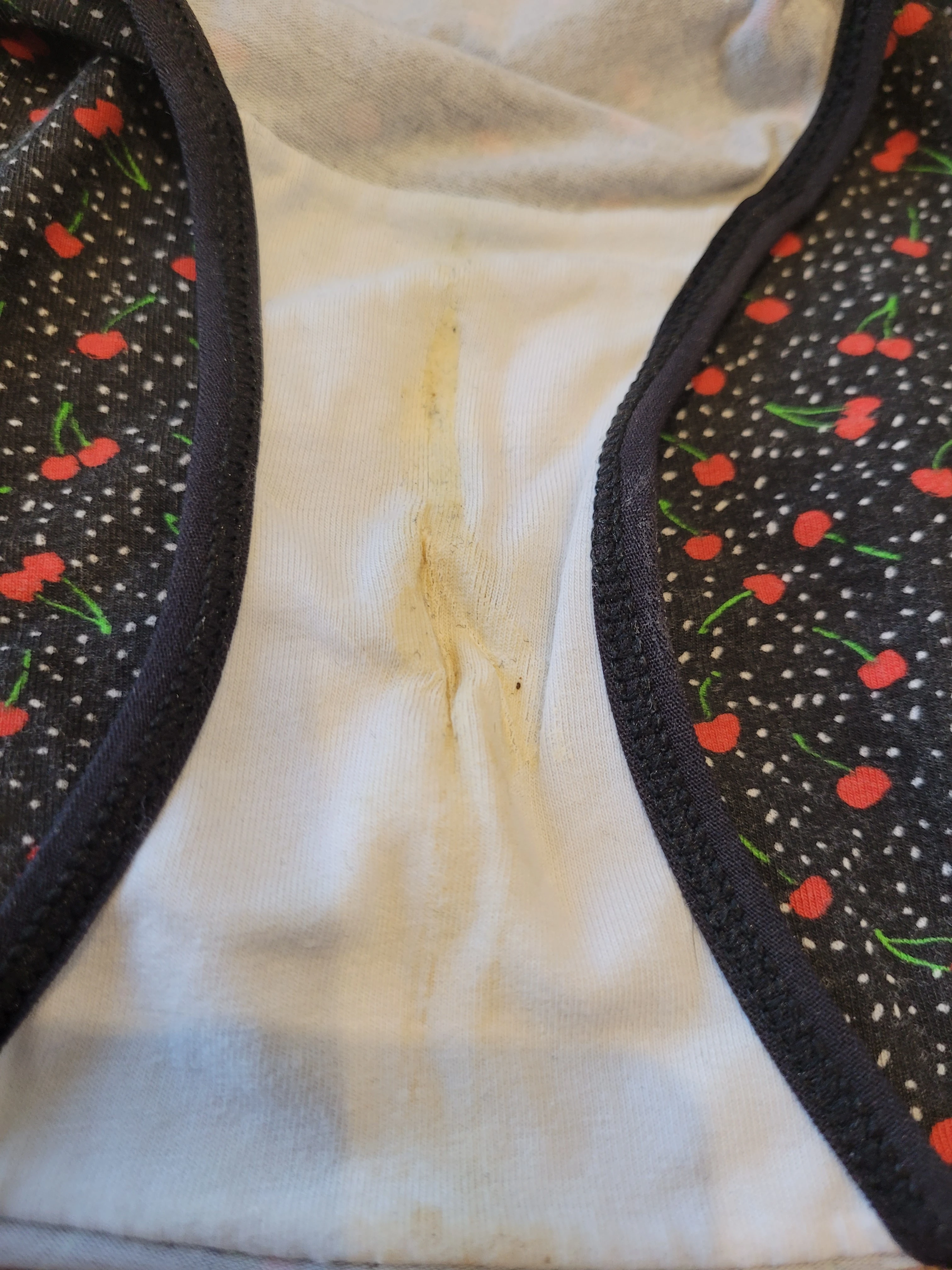 Photo de Culotte étudiante fruitée !