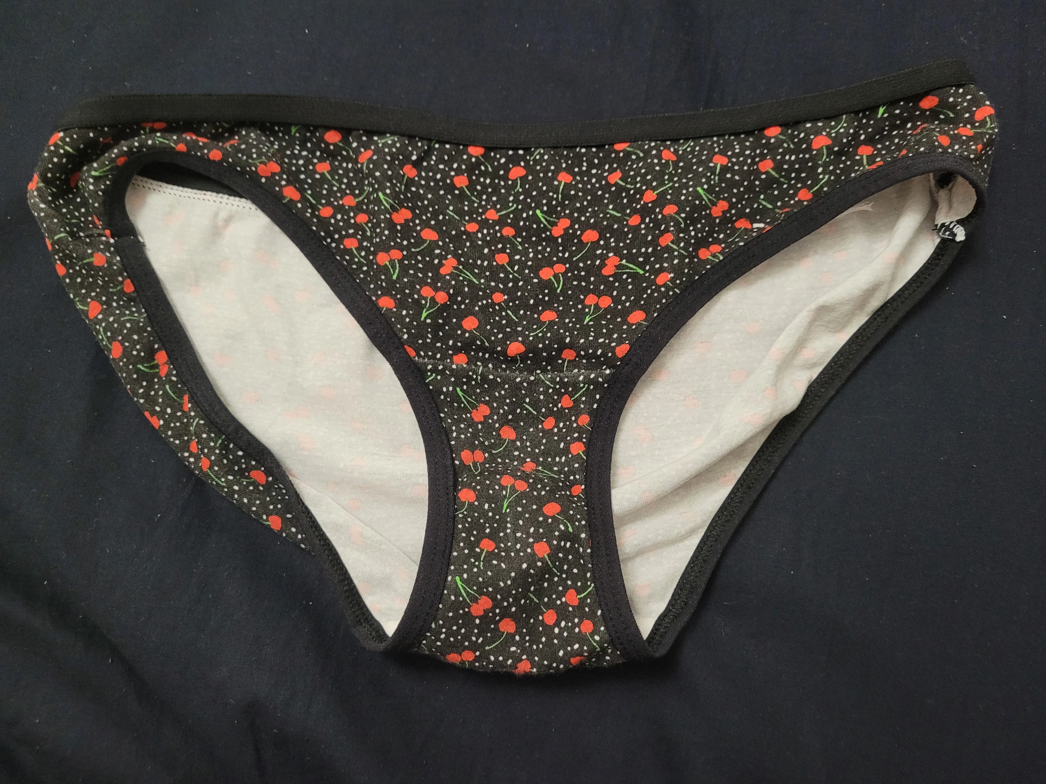Photo de Culotte sale en week-end échangiste ! 2