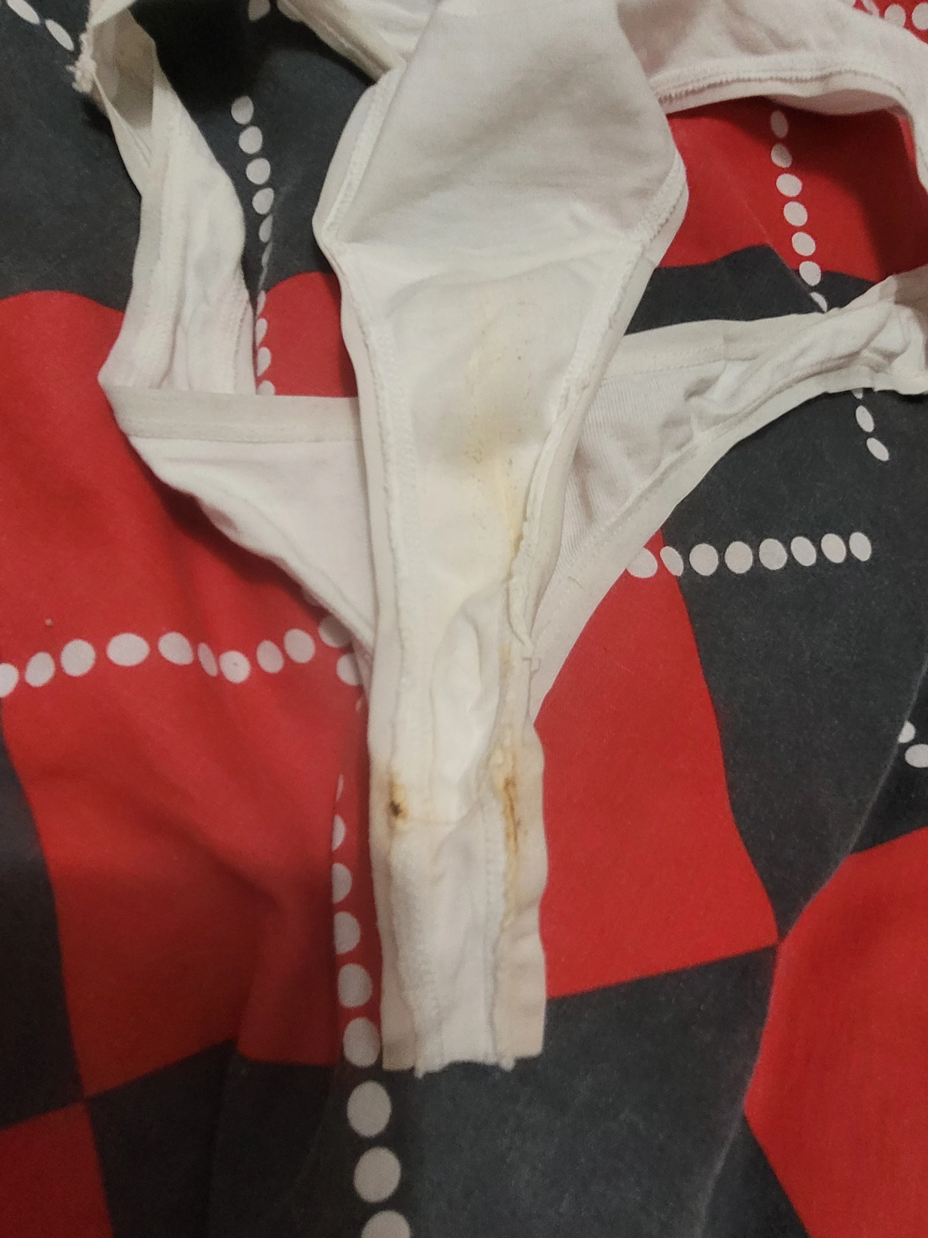 Photo de Culotte tanga sale du 10 janvier