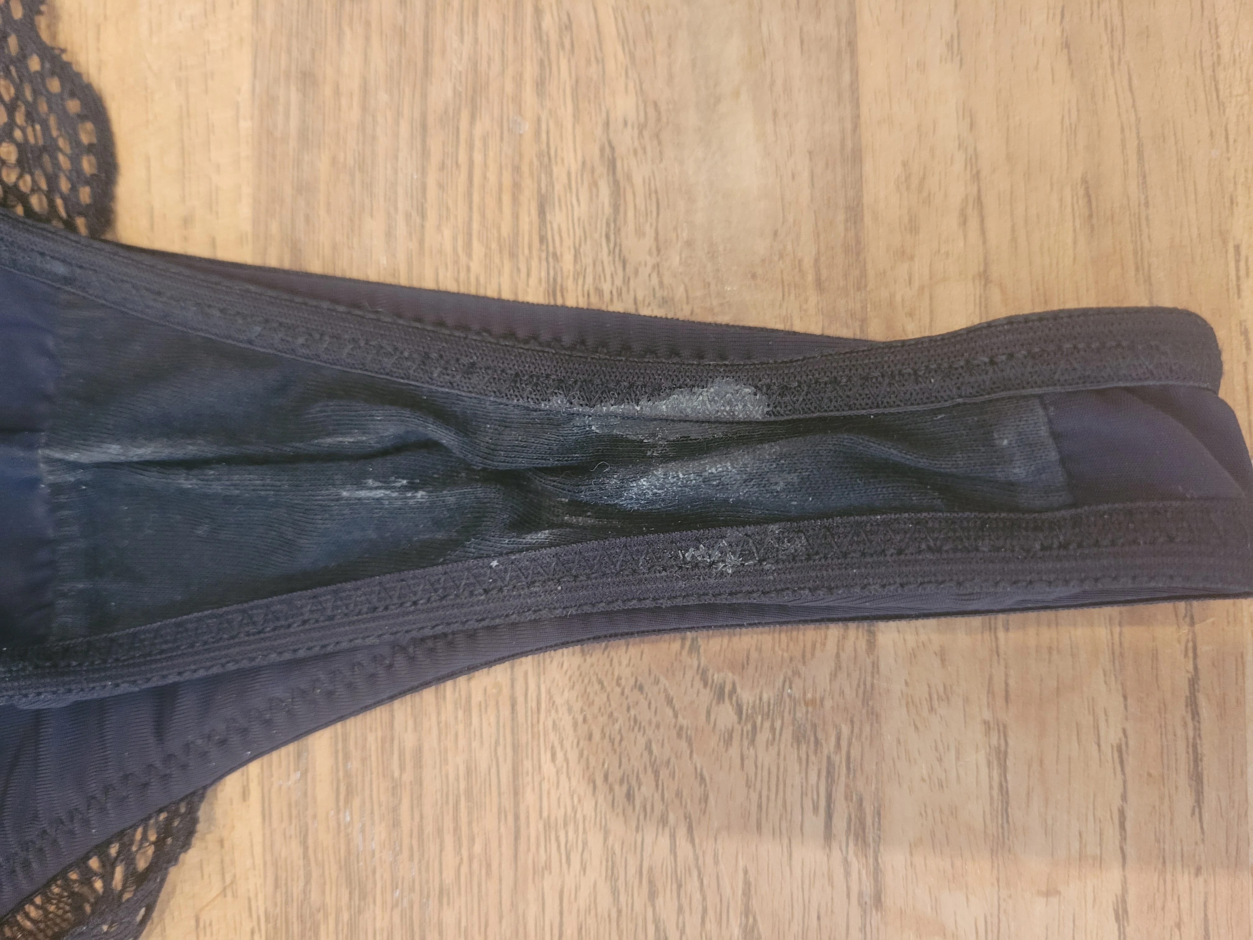 Photo de Culotte sale et souillée du 19 décembre