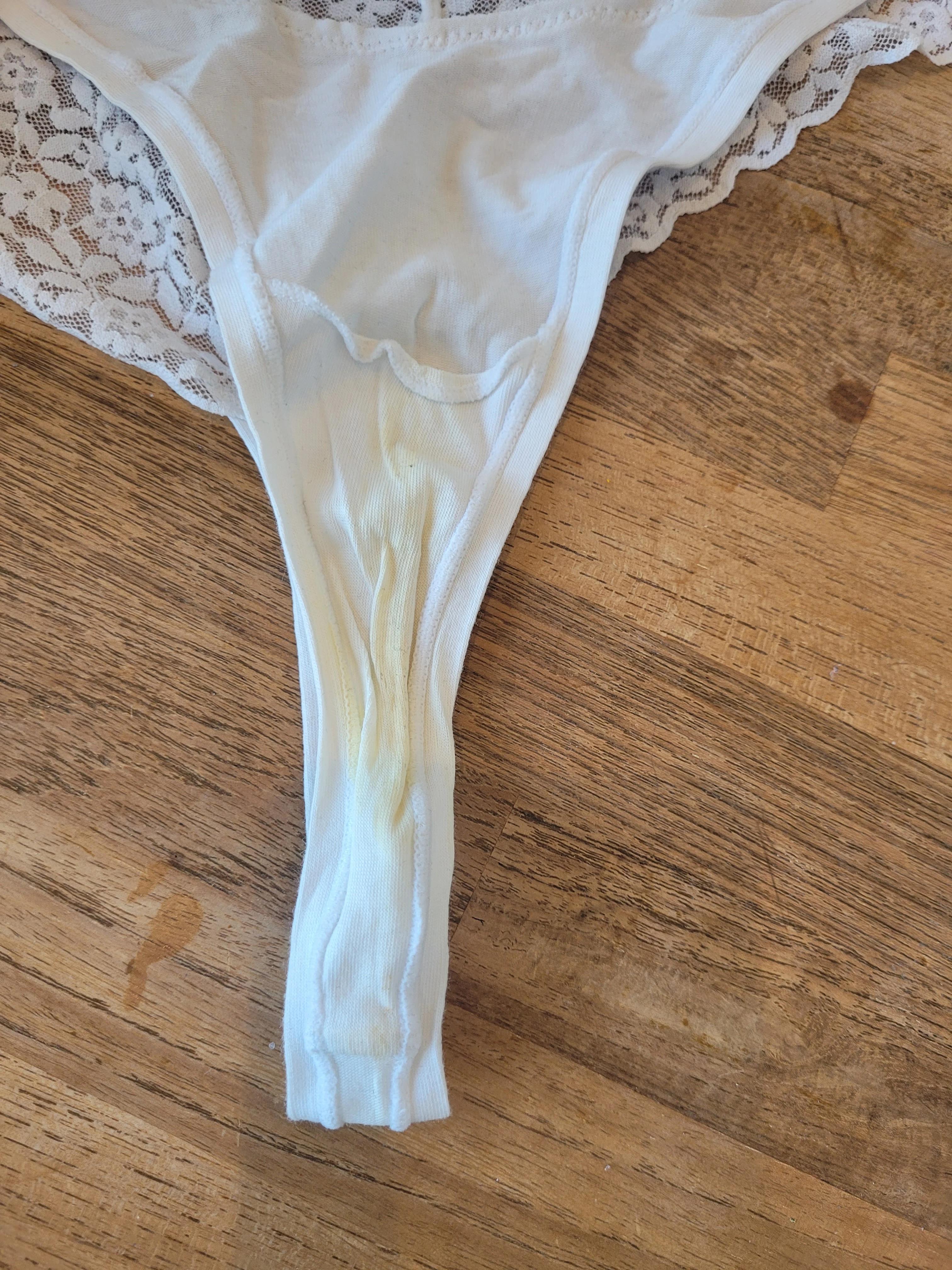 Photo de Culotte sale et étudiante du 16 octobre