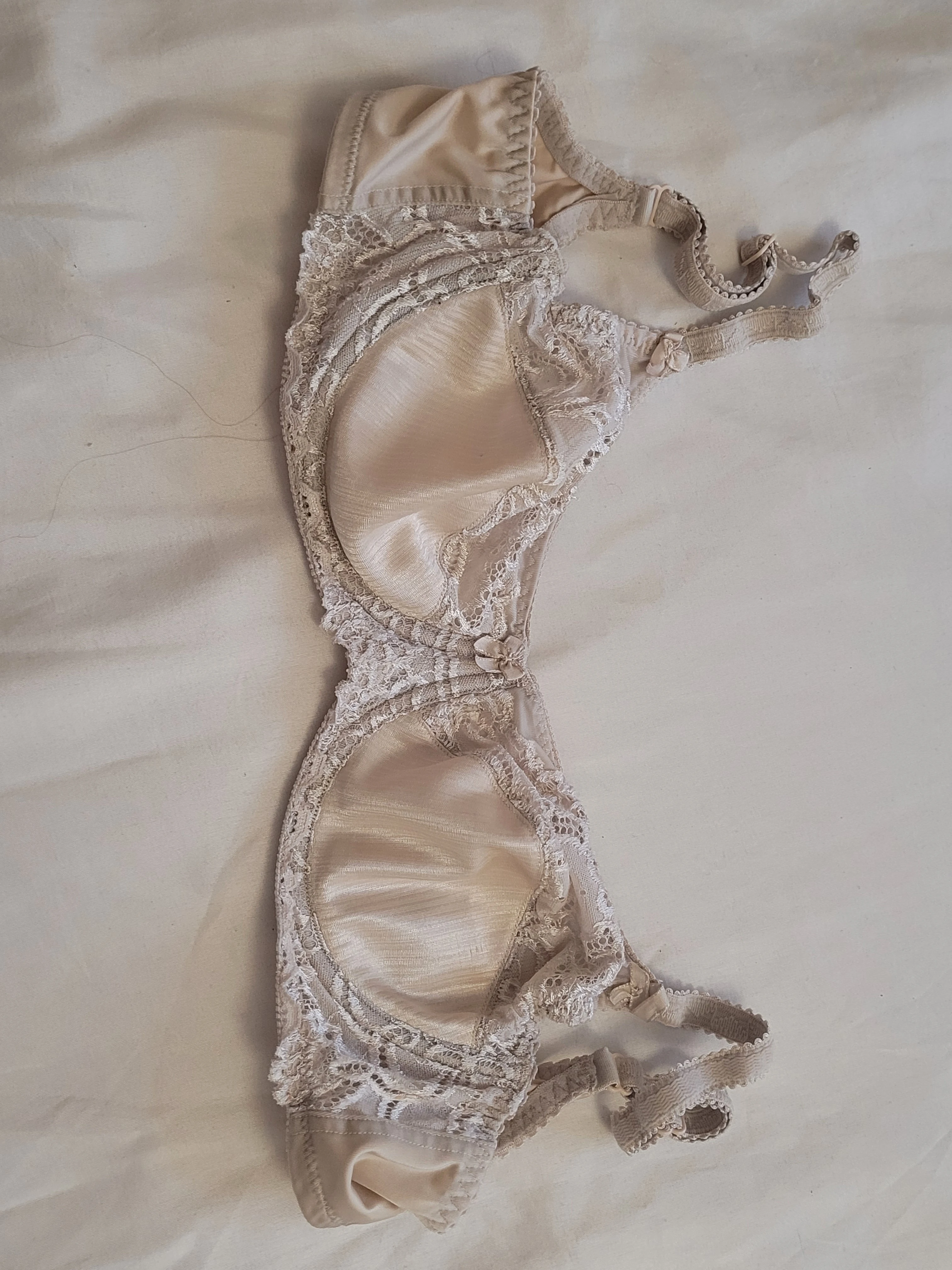 Photo de Soutiens-gorge sale en week-end sexuel…. 2