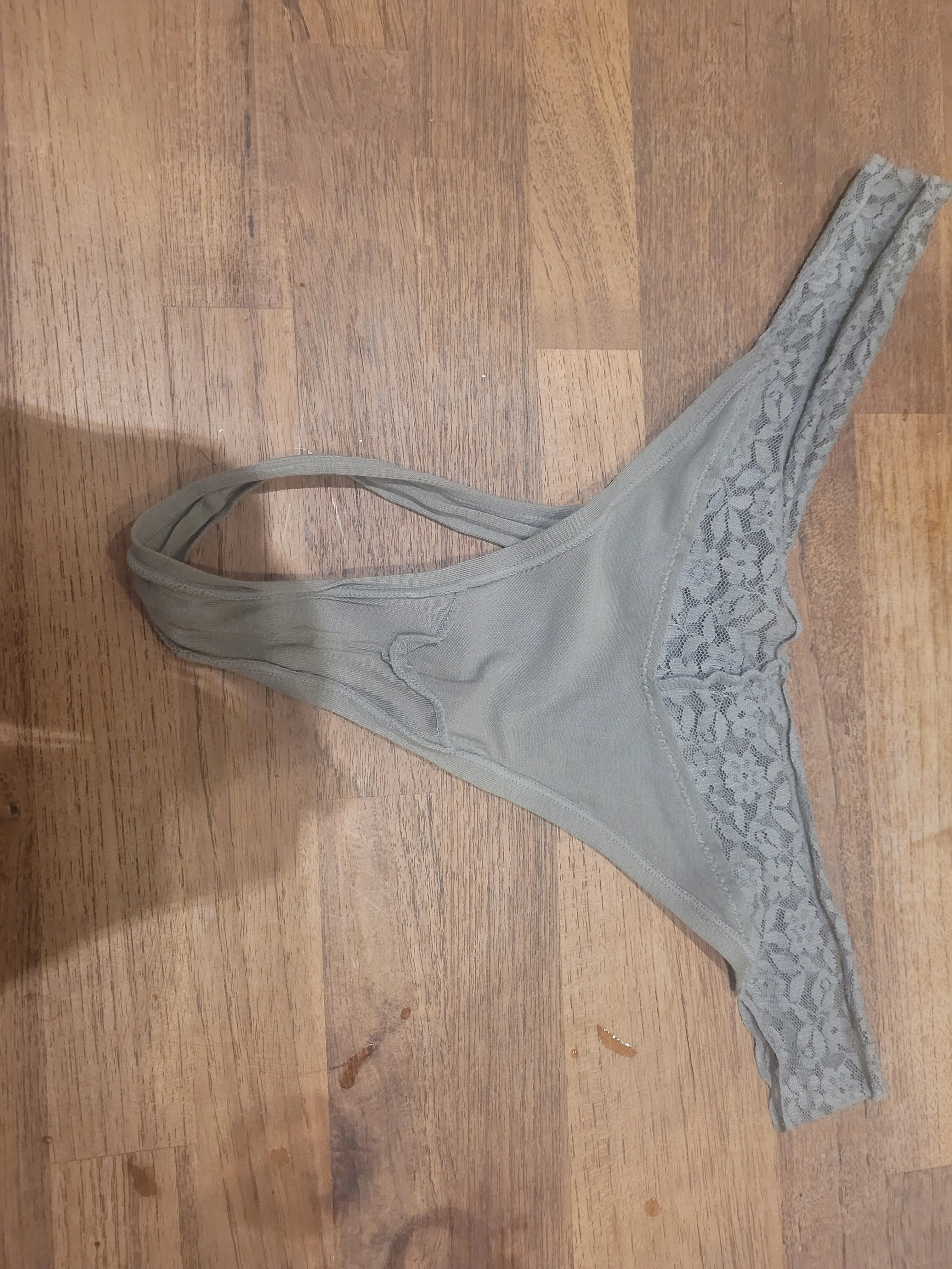 Photo de Culotte sale sans douche….