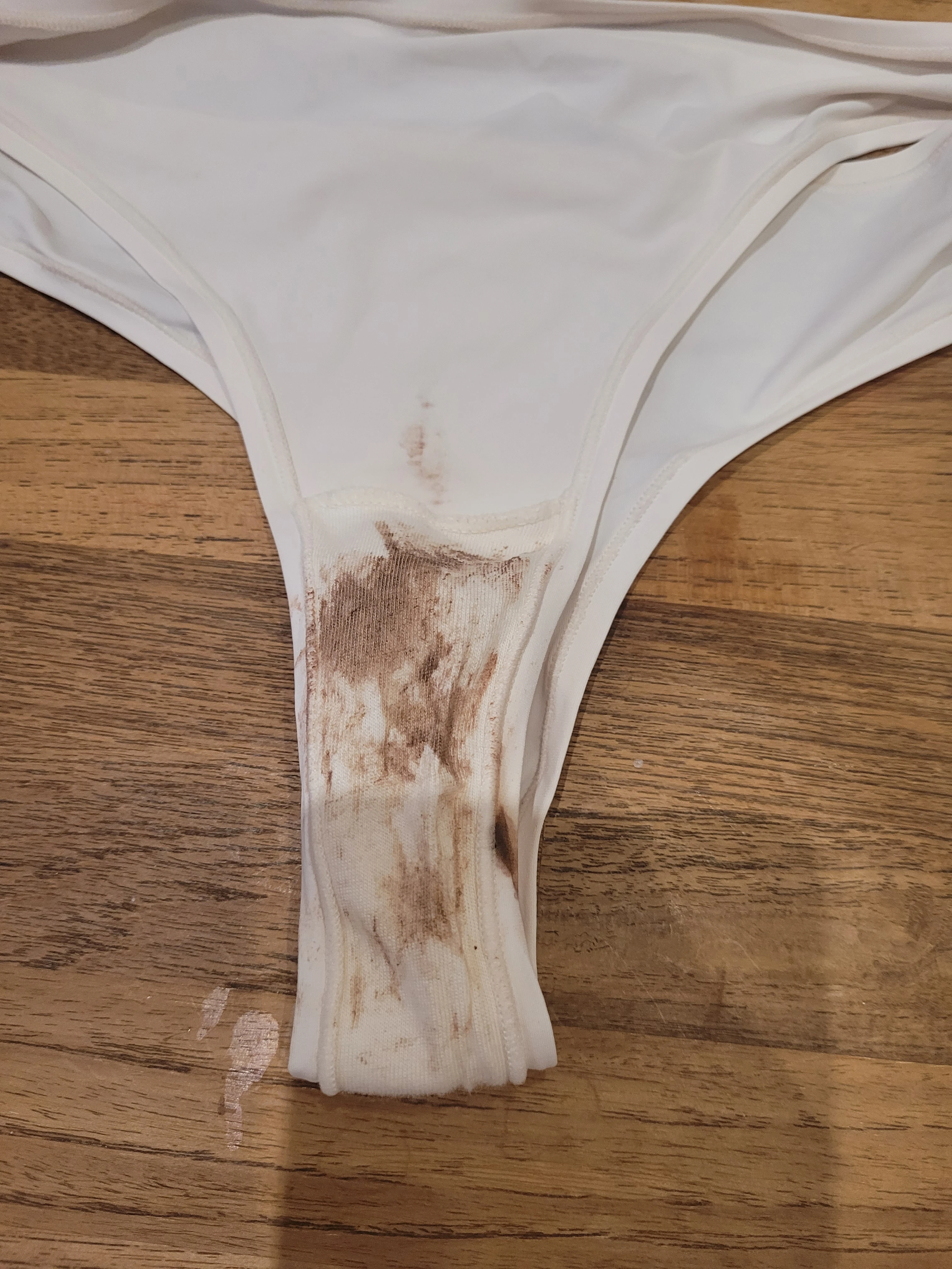 Photo de Culotte rougie MAIS sexuelle ! 27 mai