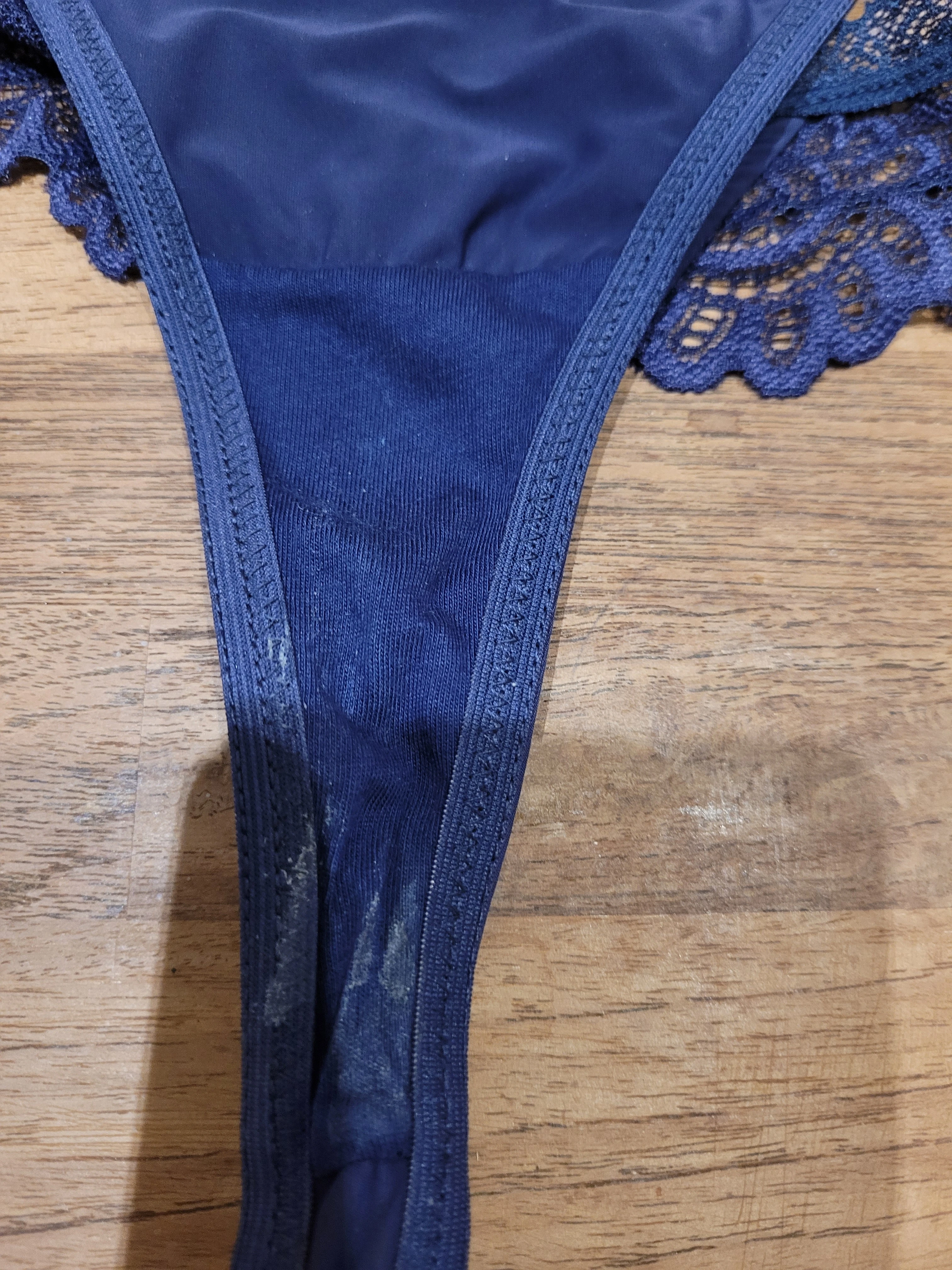 Photo de Culotte sale en soirée étudiante du 8 mai...