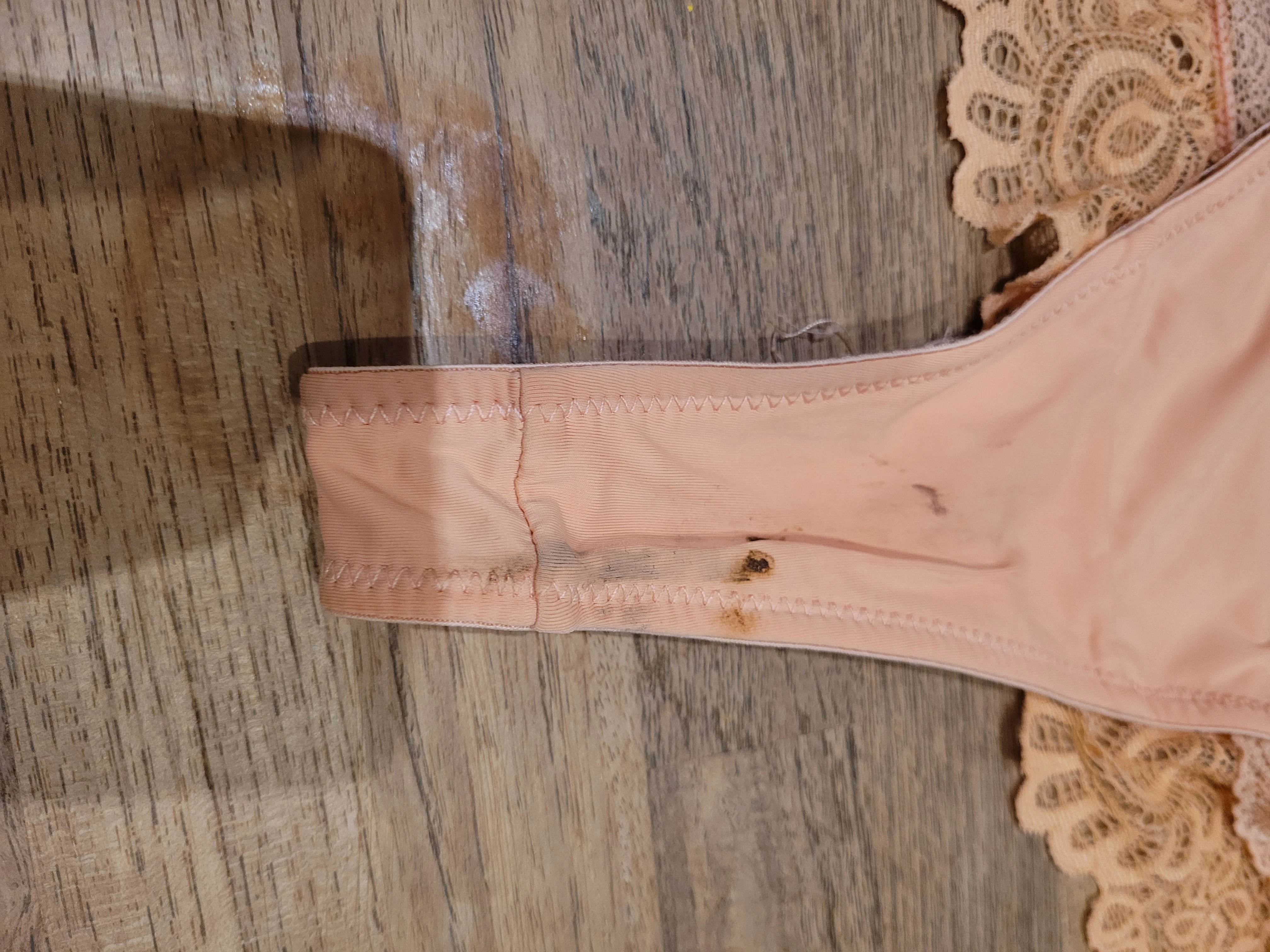 Photo de Culotte tanga sale du 5 mai
