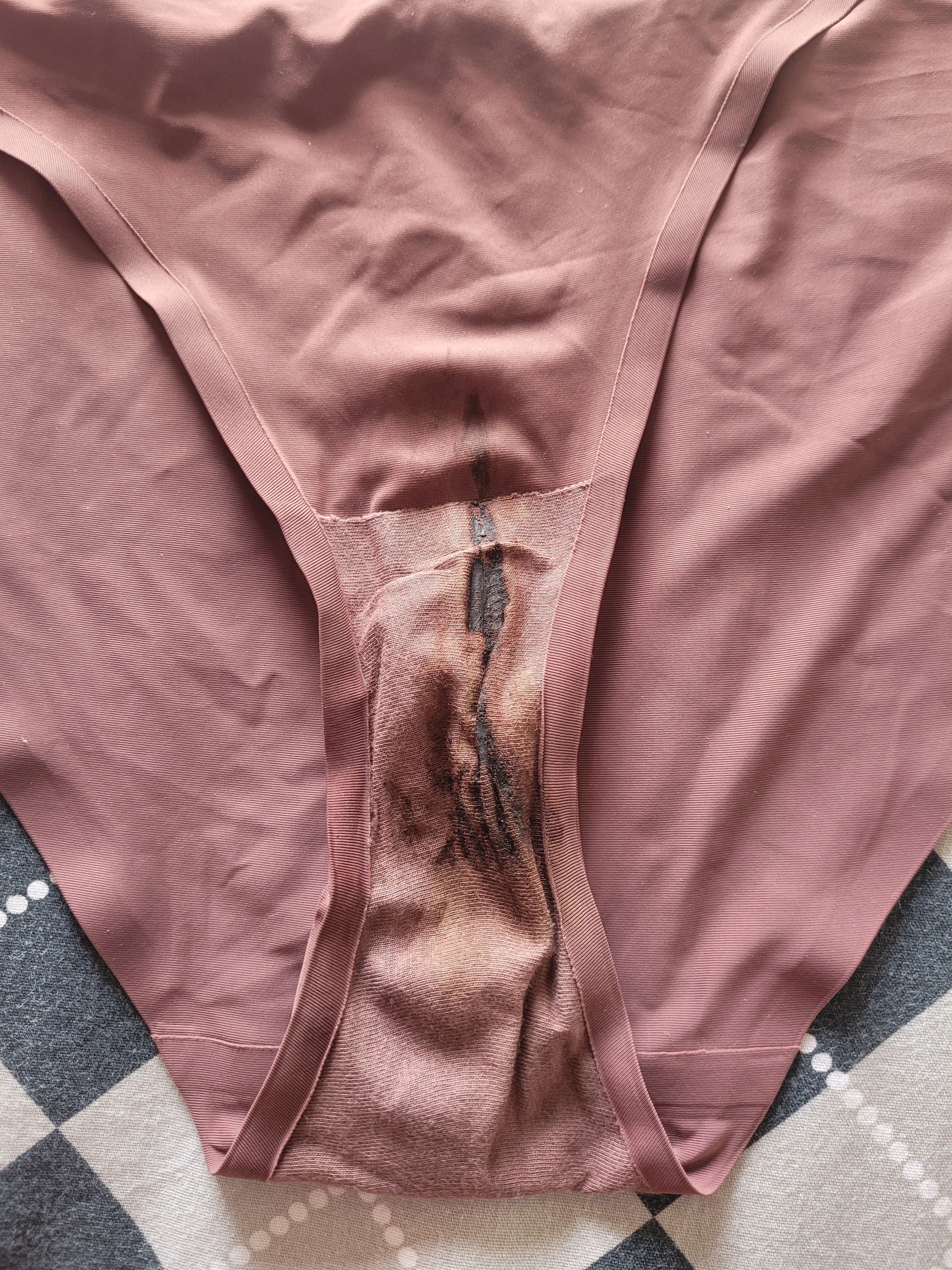 Photo de Culotte sale et rougie ! 30 avril