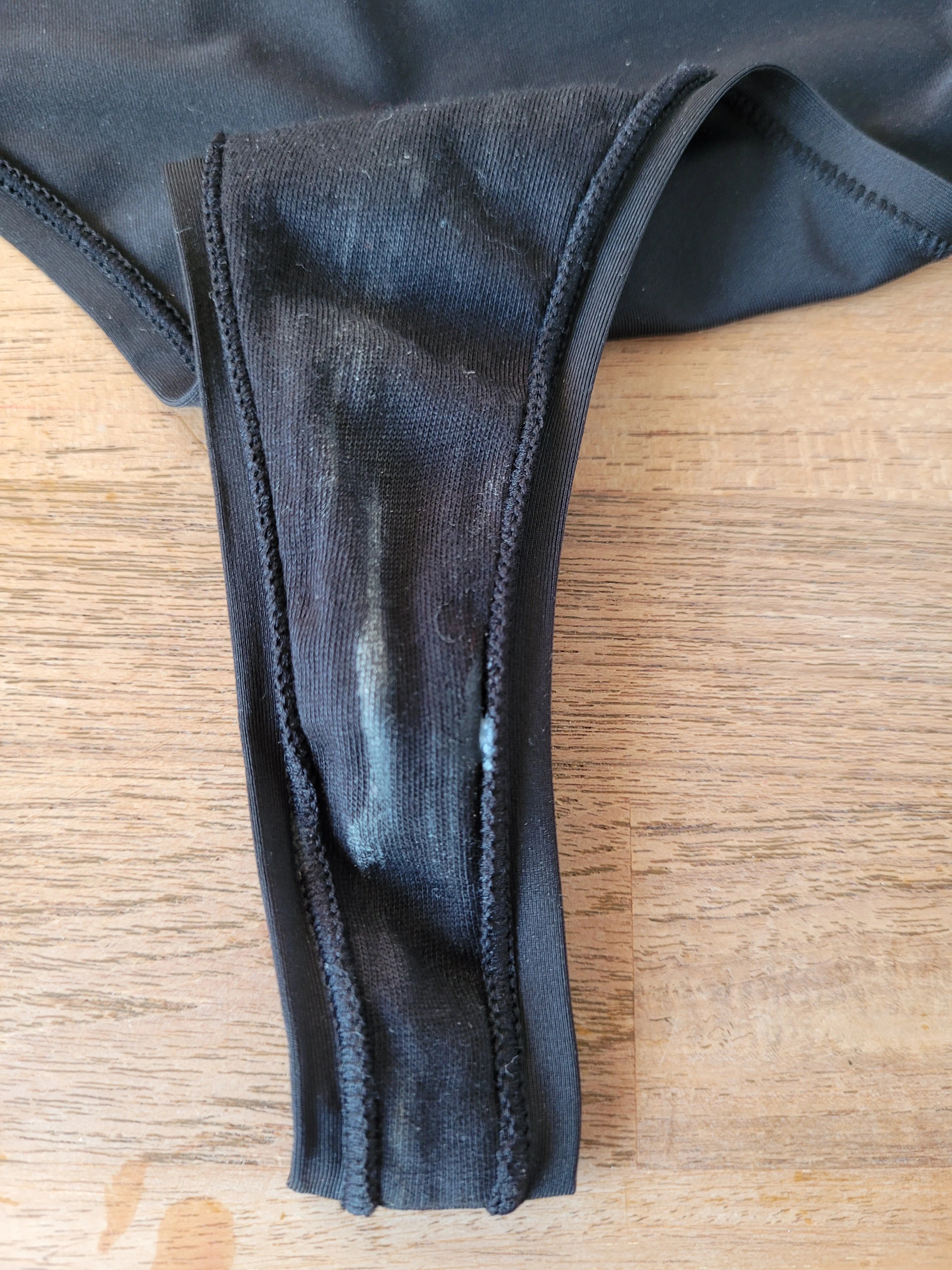 Photo de Culotte sale et sexuelle en boîte de nuit...