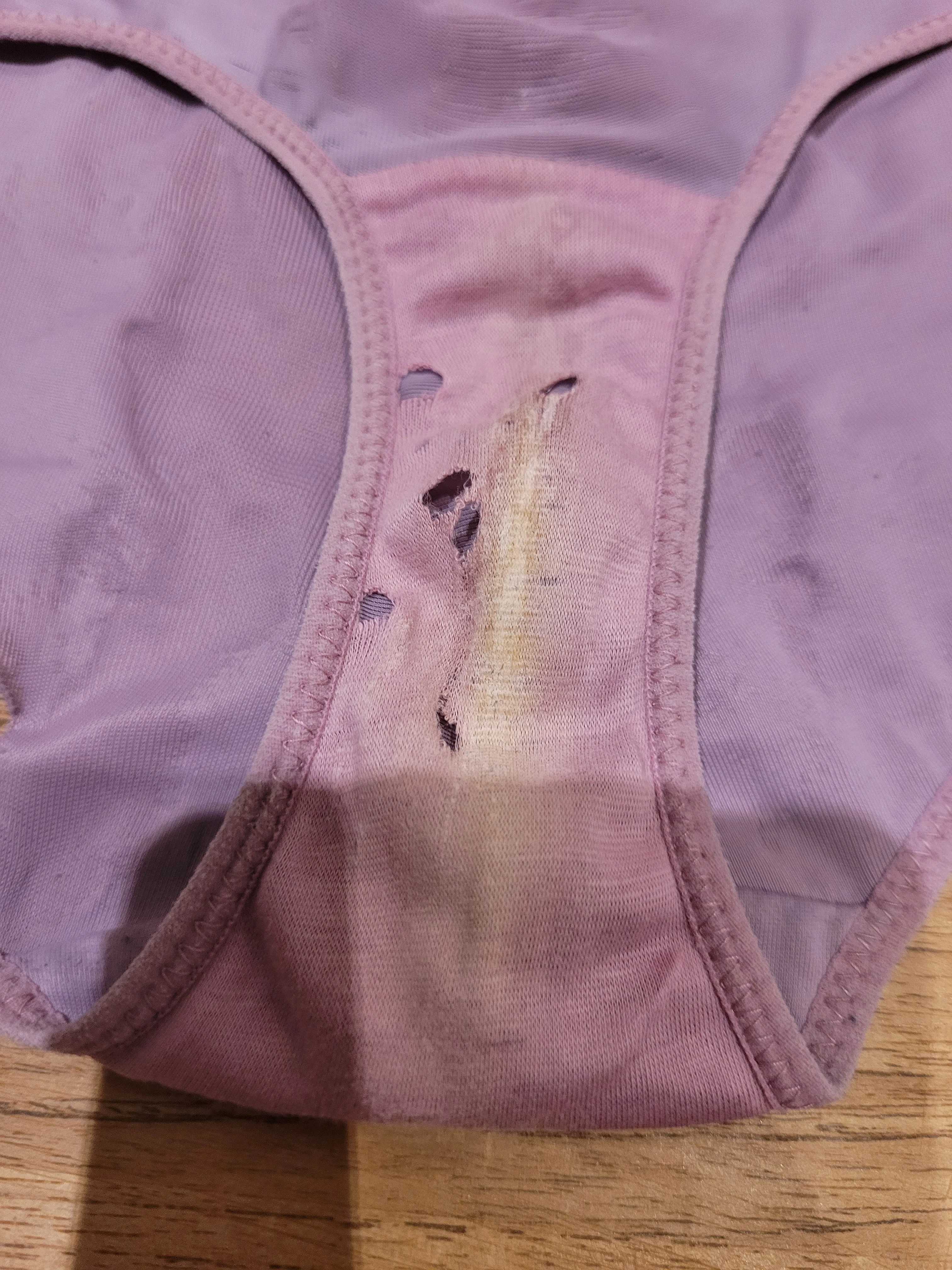 Photo de UNIQUE ! Culotte sale du 23 avril
