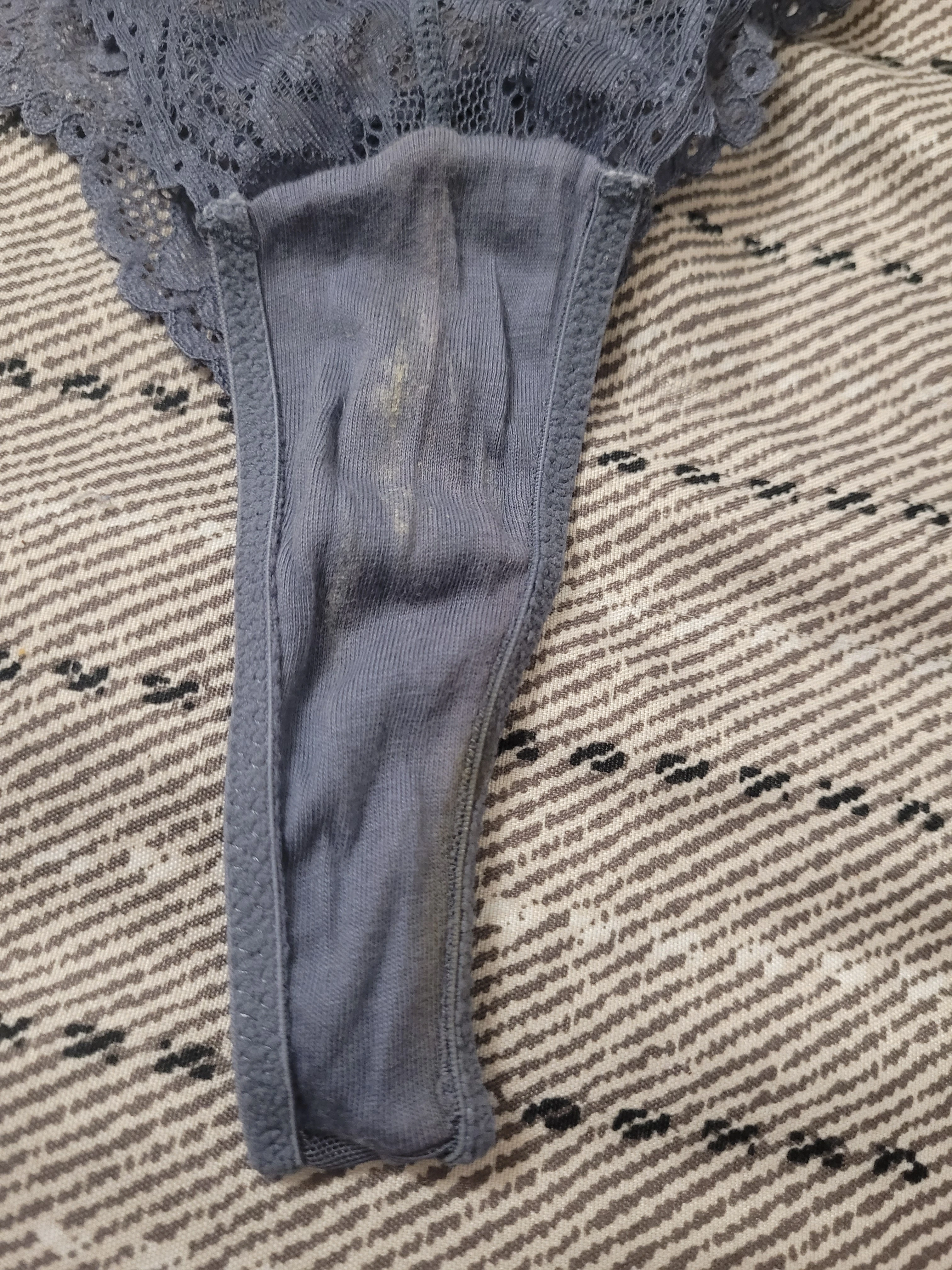Photo de Culotte string sale du 22 avril
