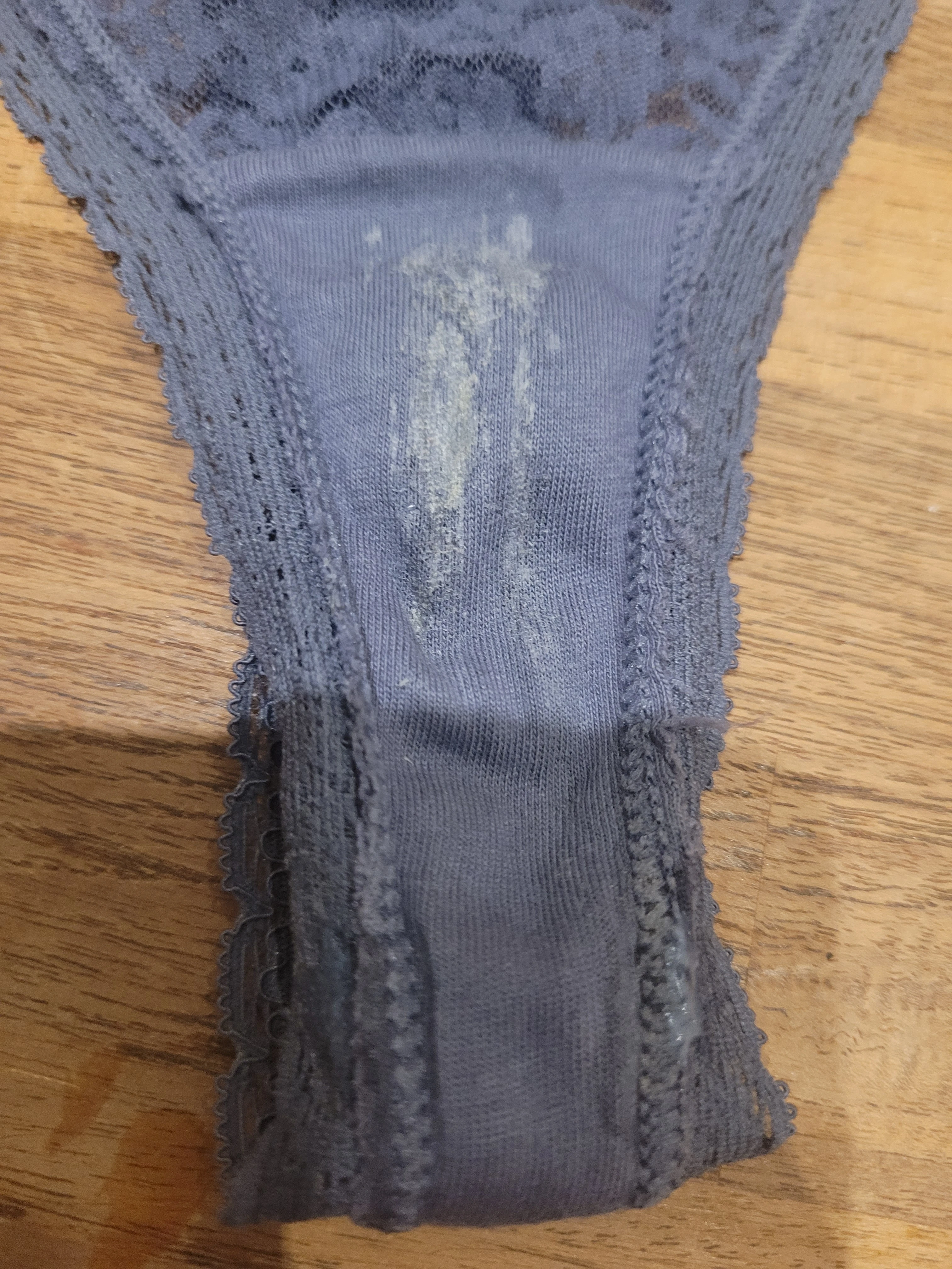 Photo de Culotte sale et sexuelle du 12 avril !