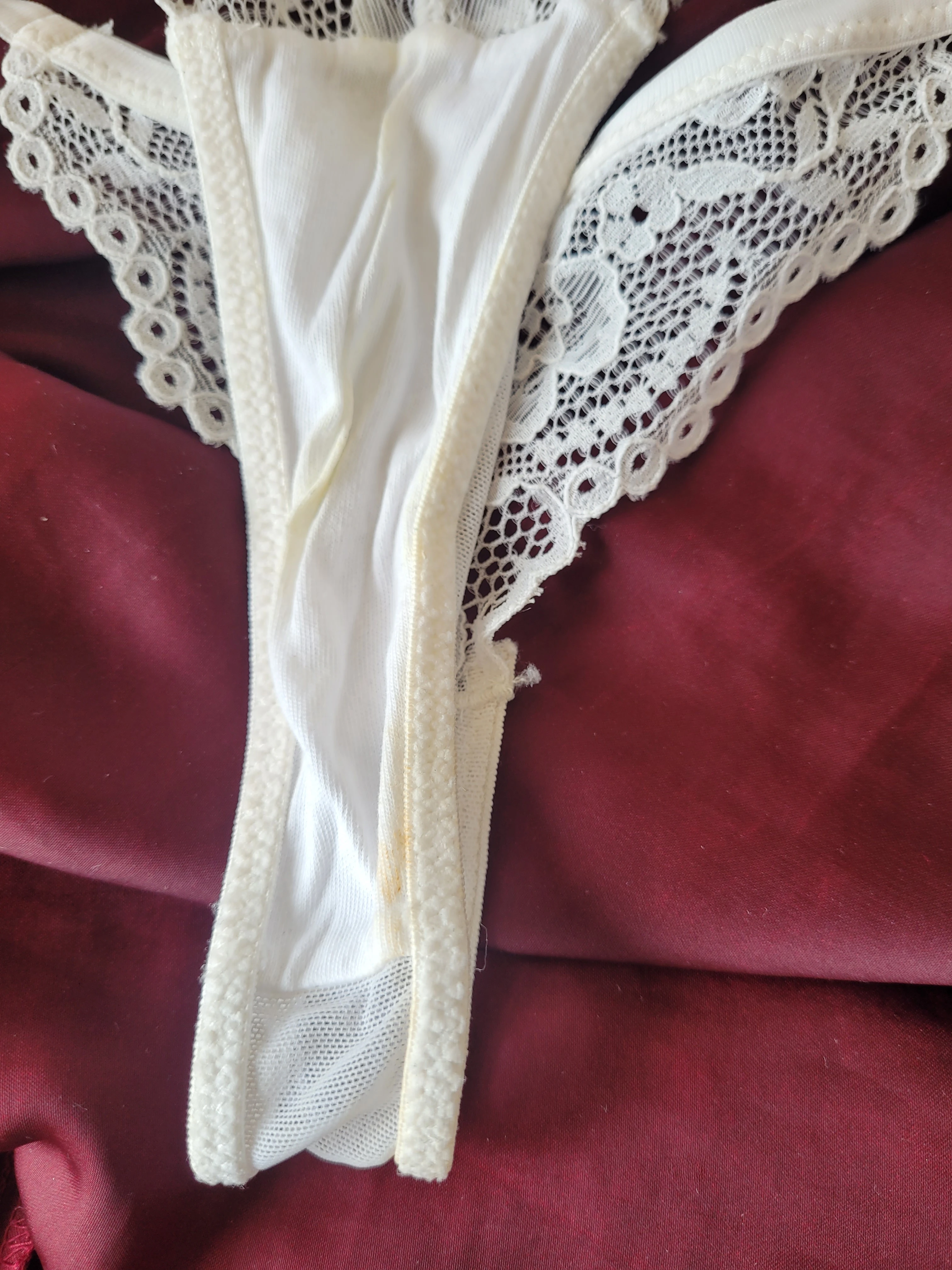 Photo de Culotte string en soirée étudiante !