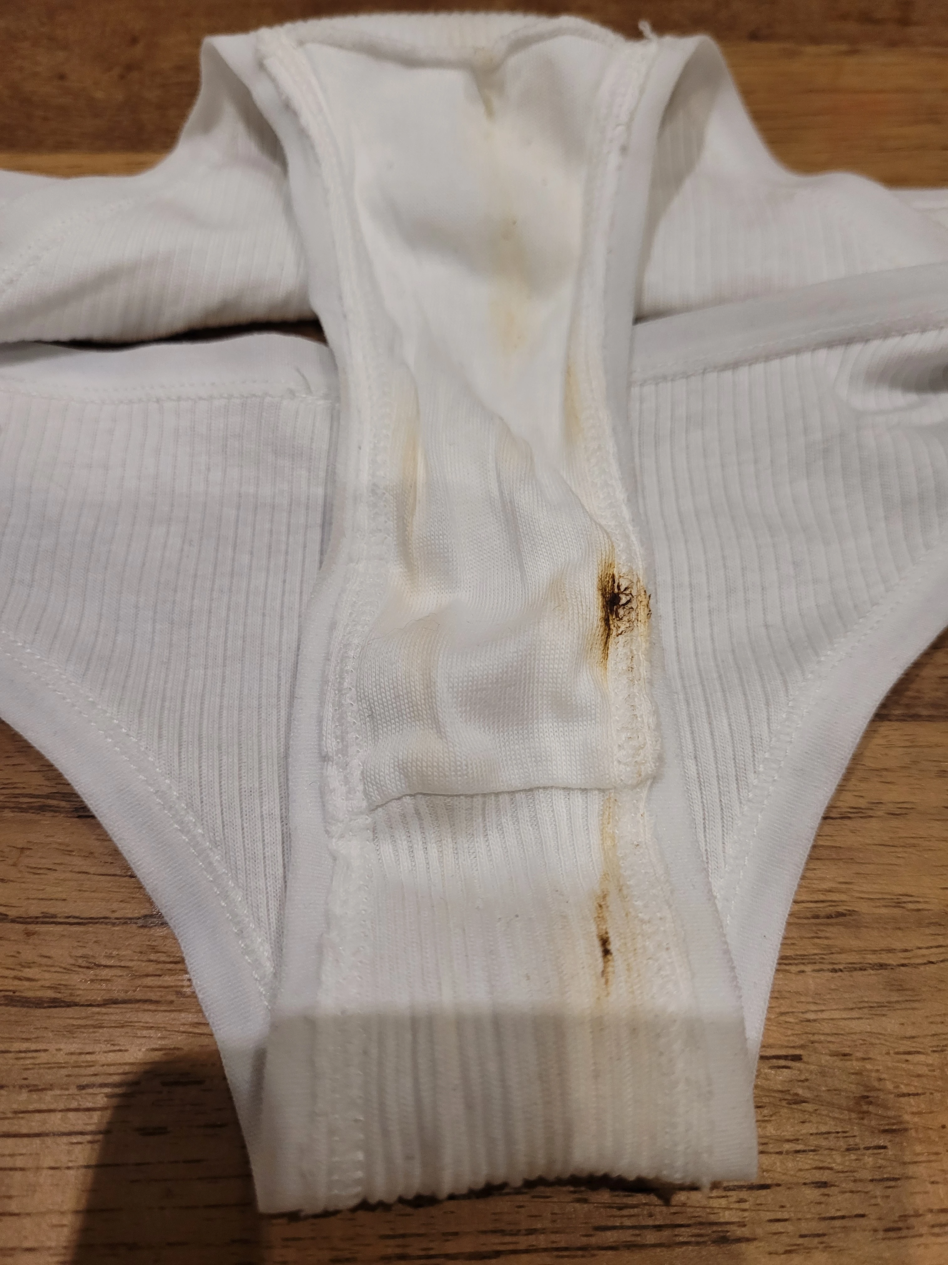 Photo de Culotte string sale du 19 mars